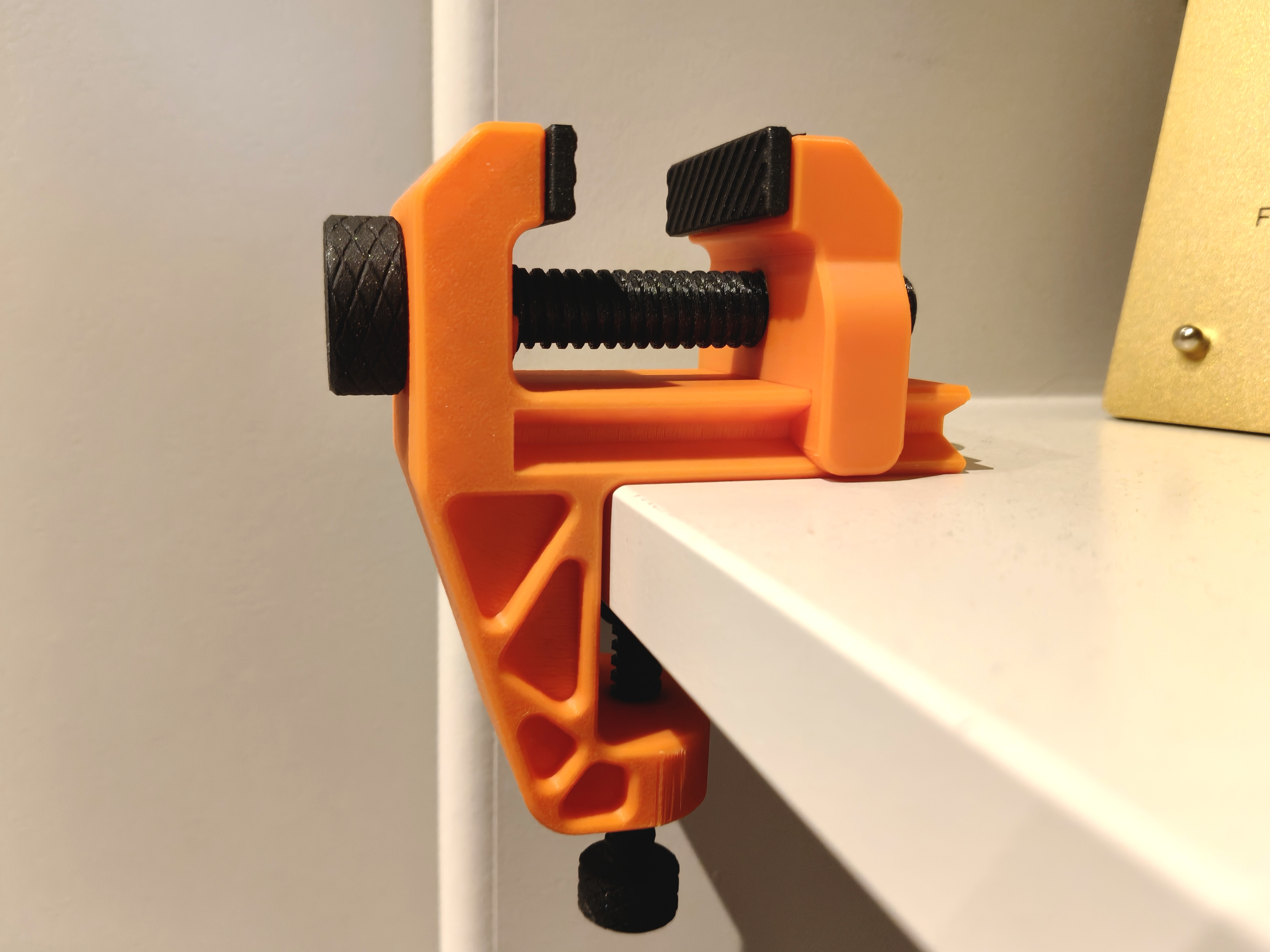 Miniatura 2 do modelo 3D Tiny Table Vise