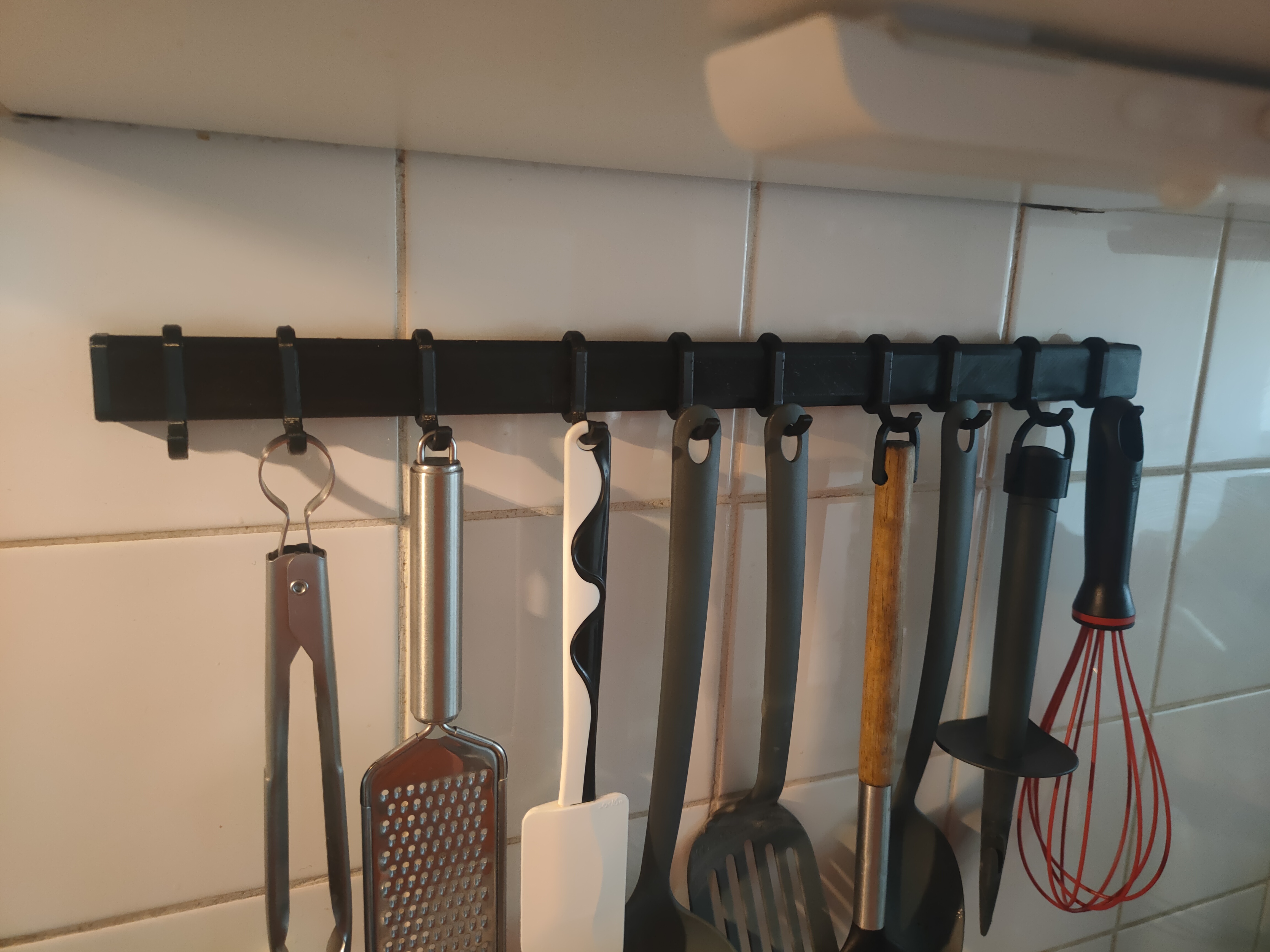 Kitchen tool rail