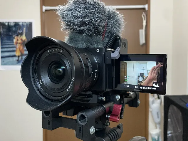 Microphone mount for ZV-E10 with 19mm rod clamp