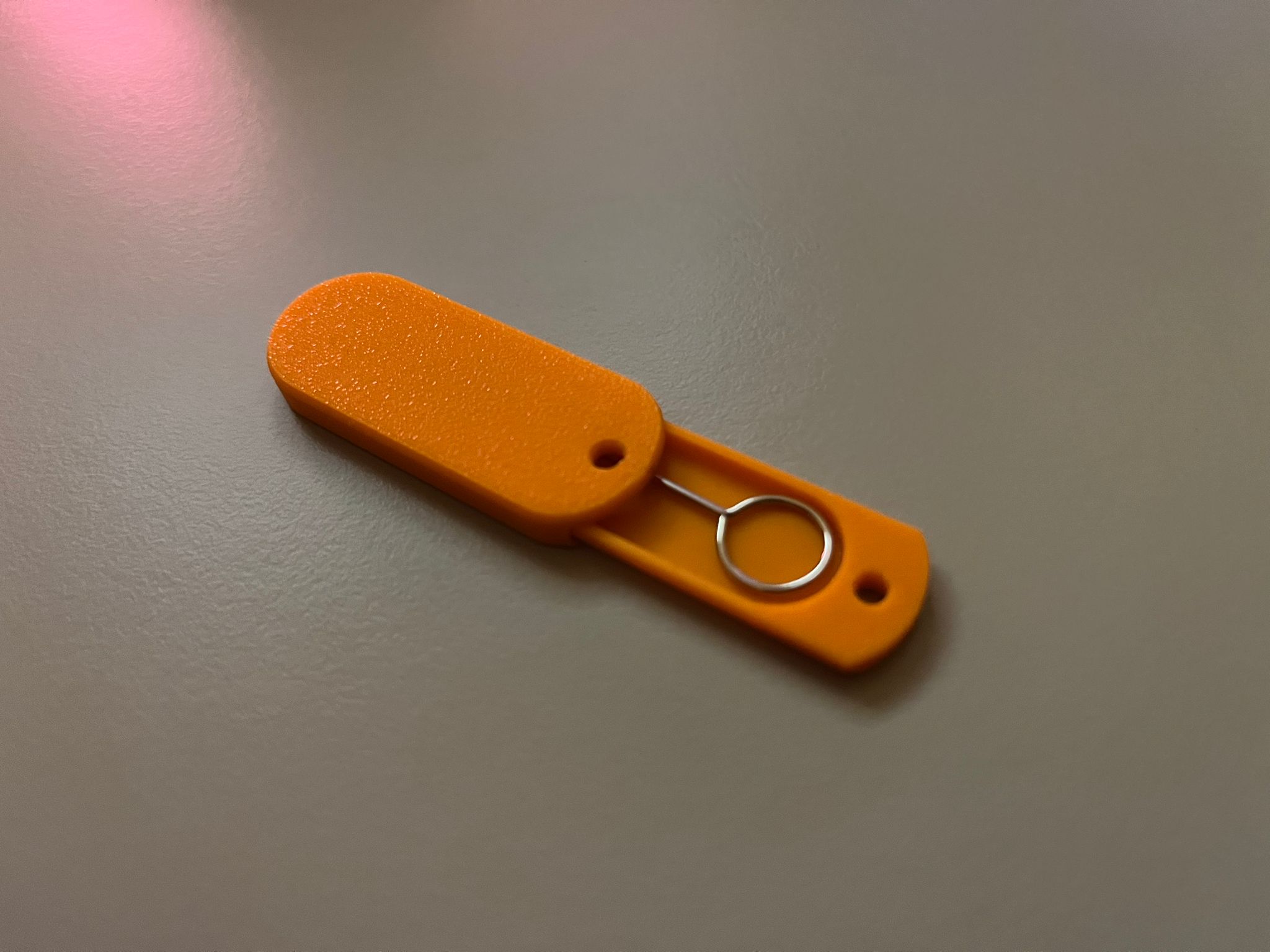 Miniatura 2 do modelo 3D Sim Card Ejector Pin Holder