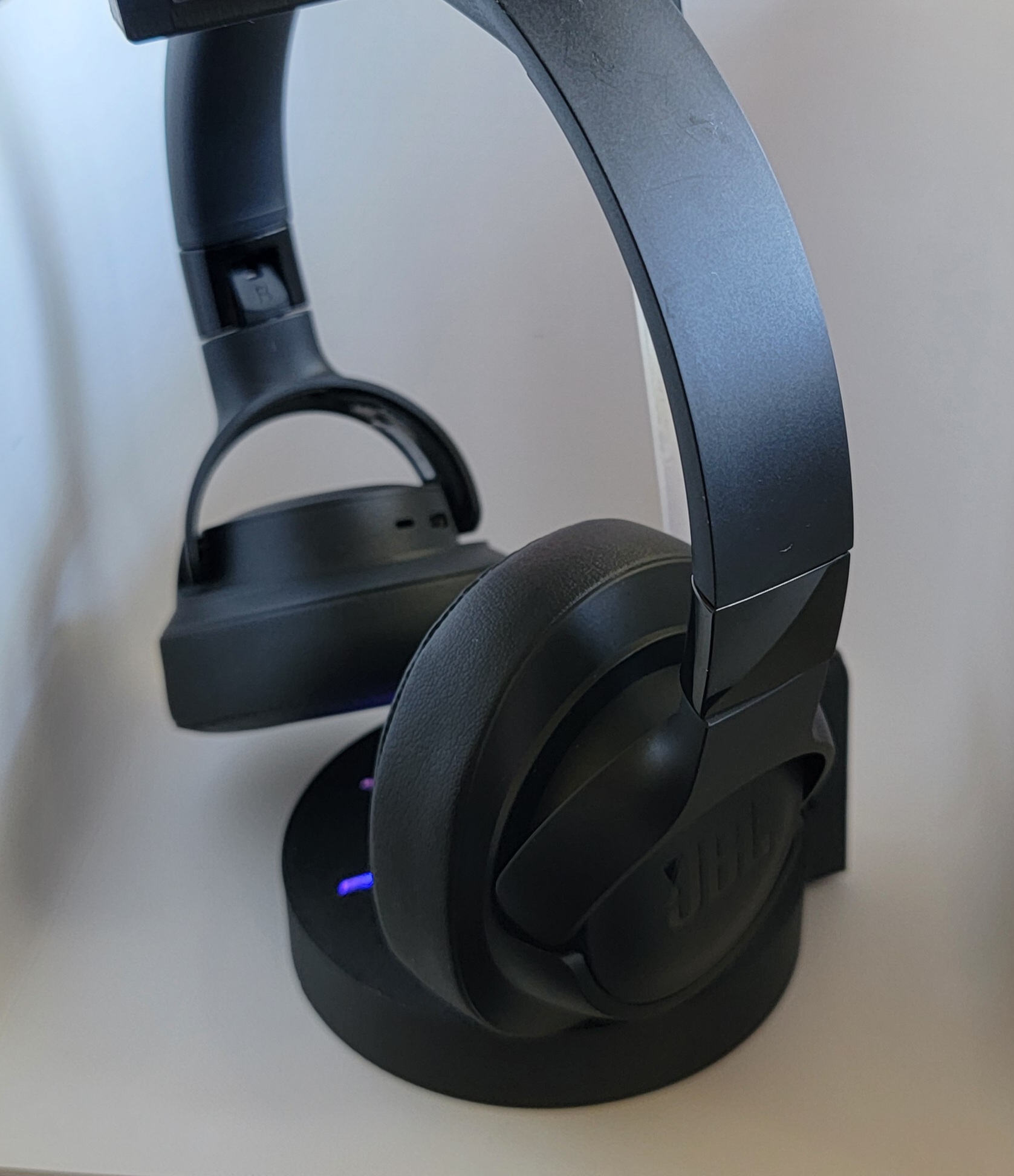 Headphone Stand with Multiple Lighting Options — miniatura 4