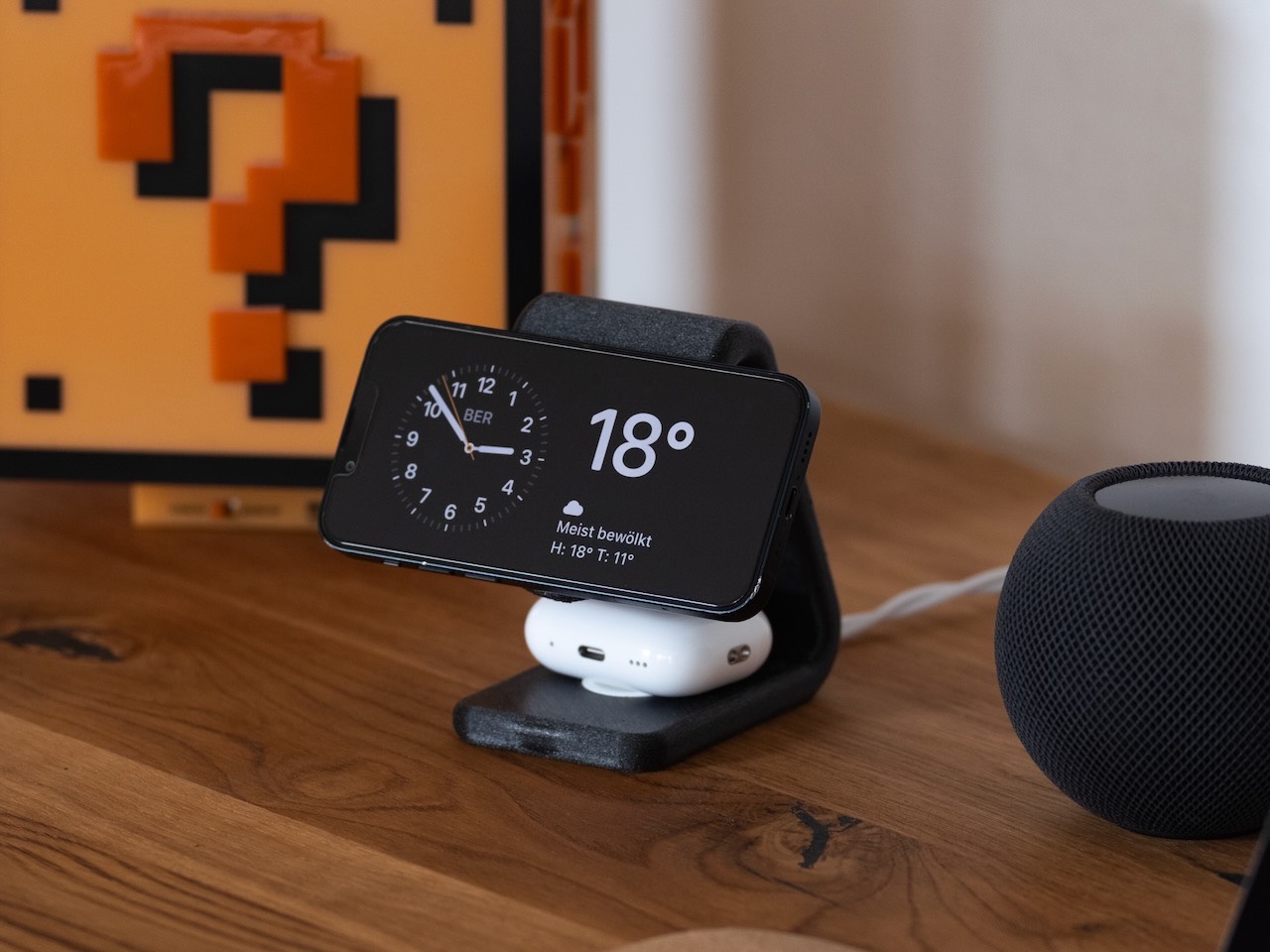 MagSafe stand for iPhone and Apple Watch