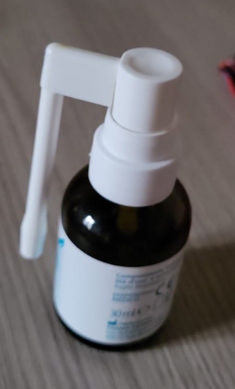 Oral spray container
