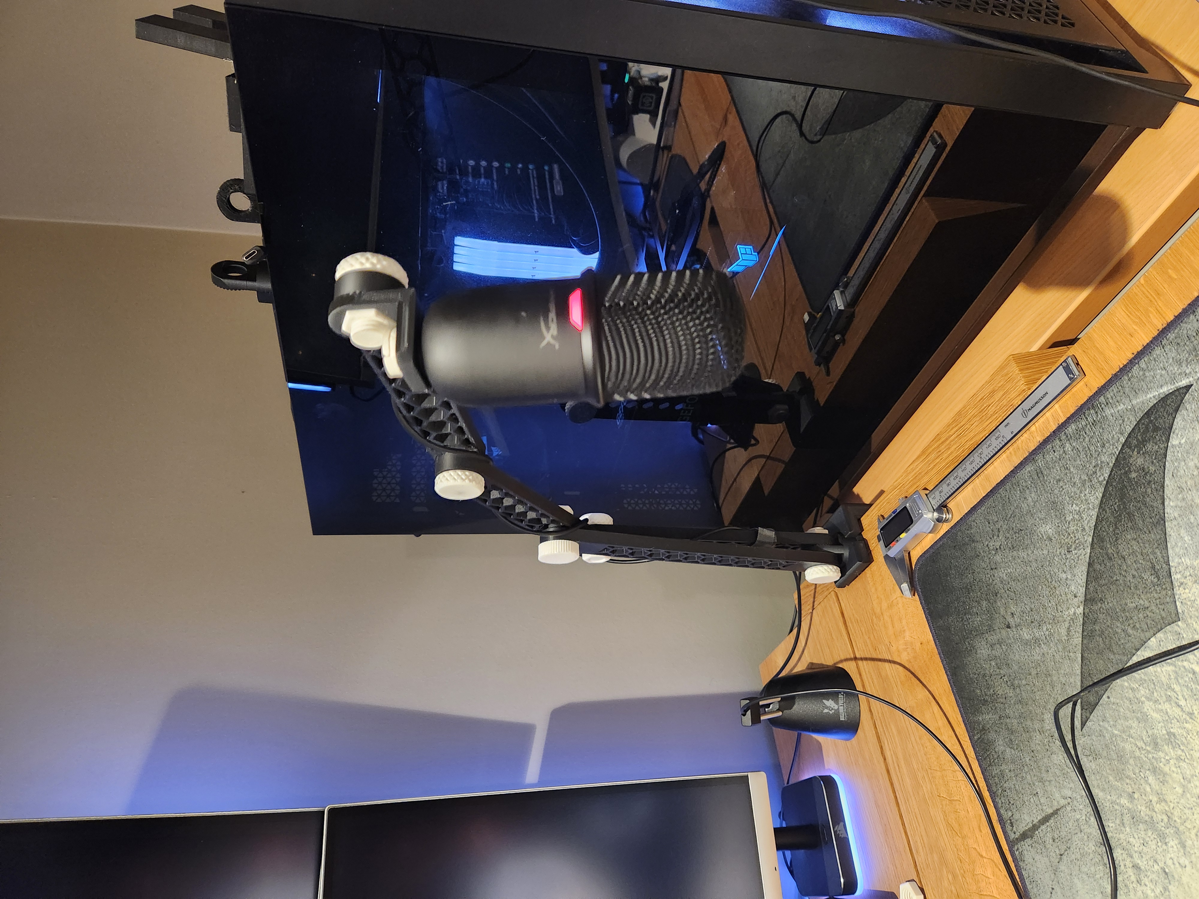 Hyperx / generic microphone screw mount