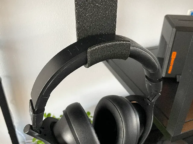 Headphone hook