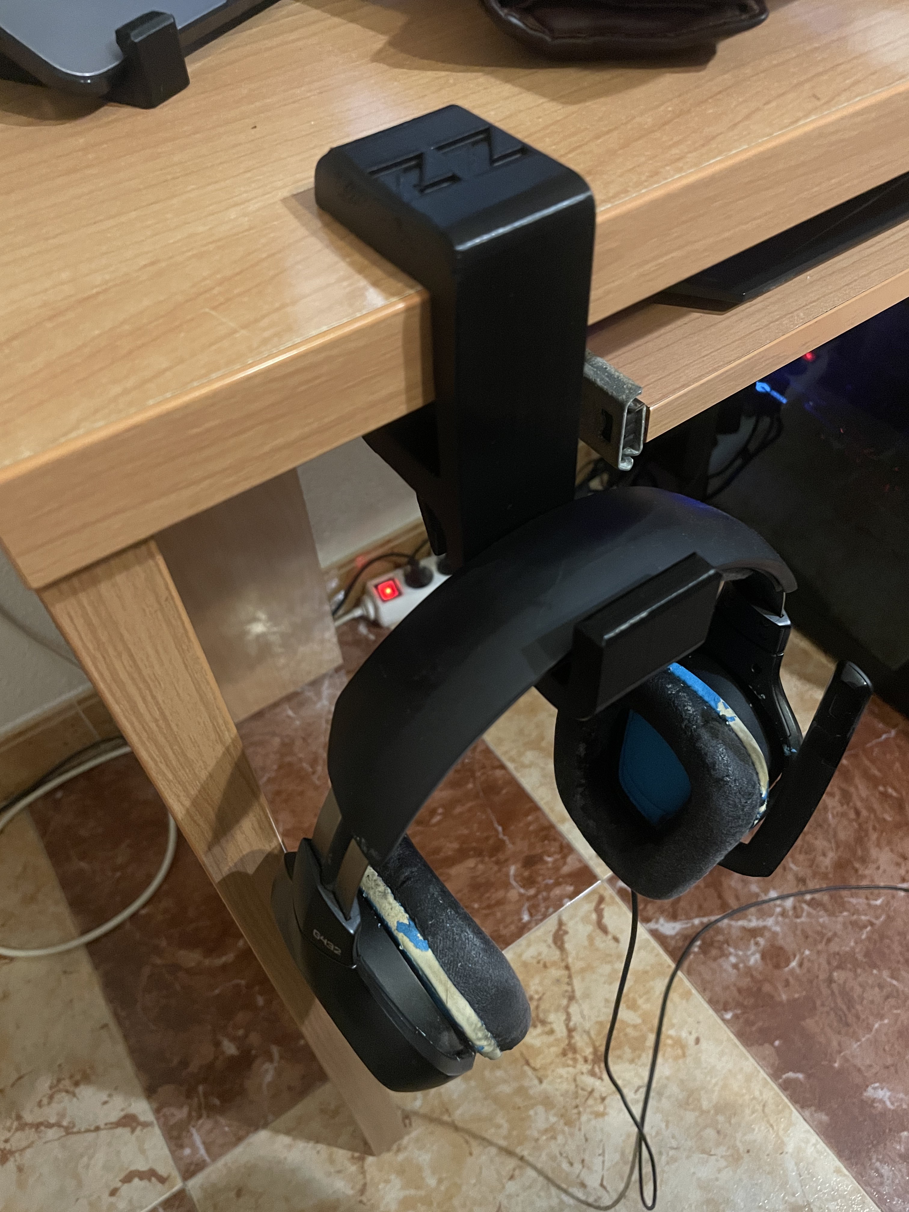 Headphone stand (Table clamp type)