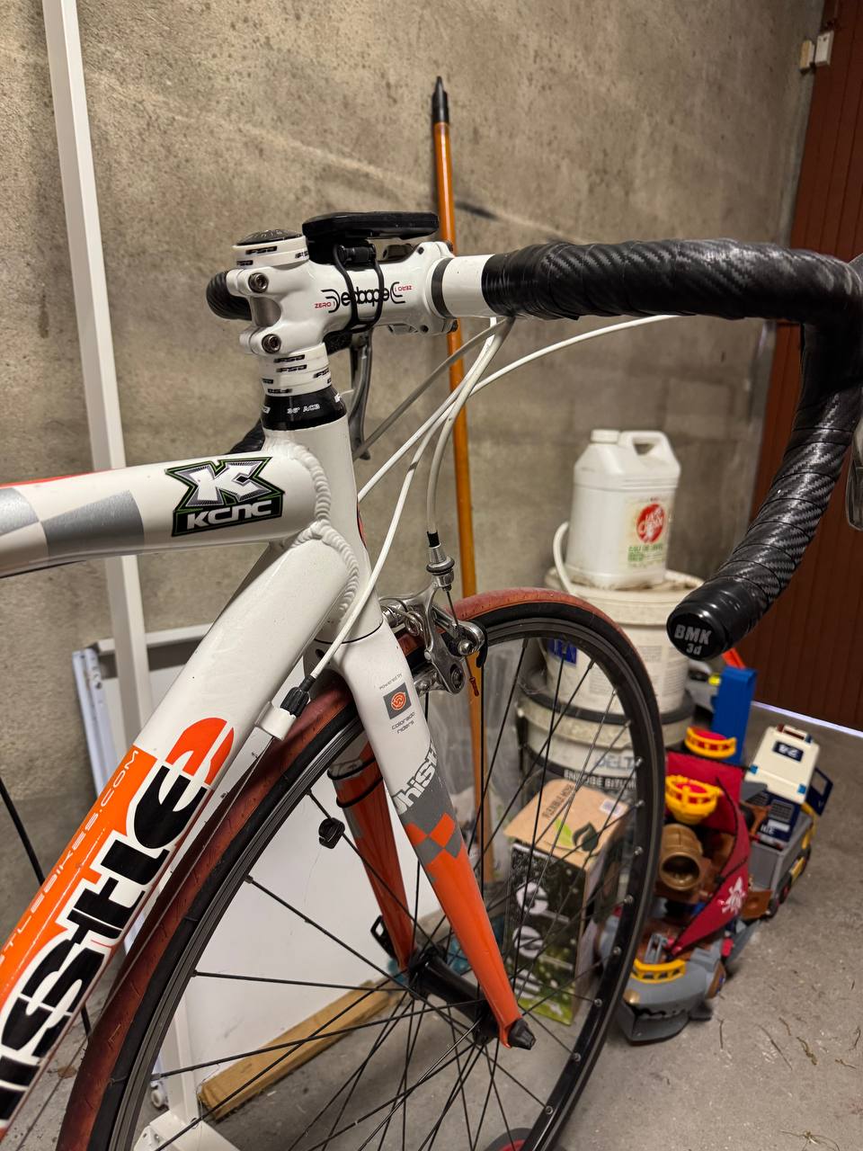road bike handlebar plug