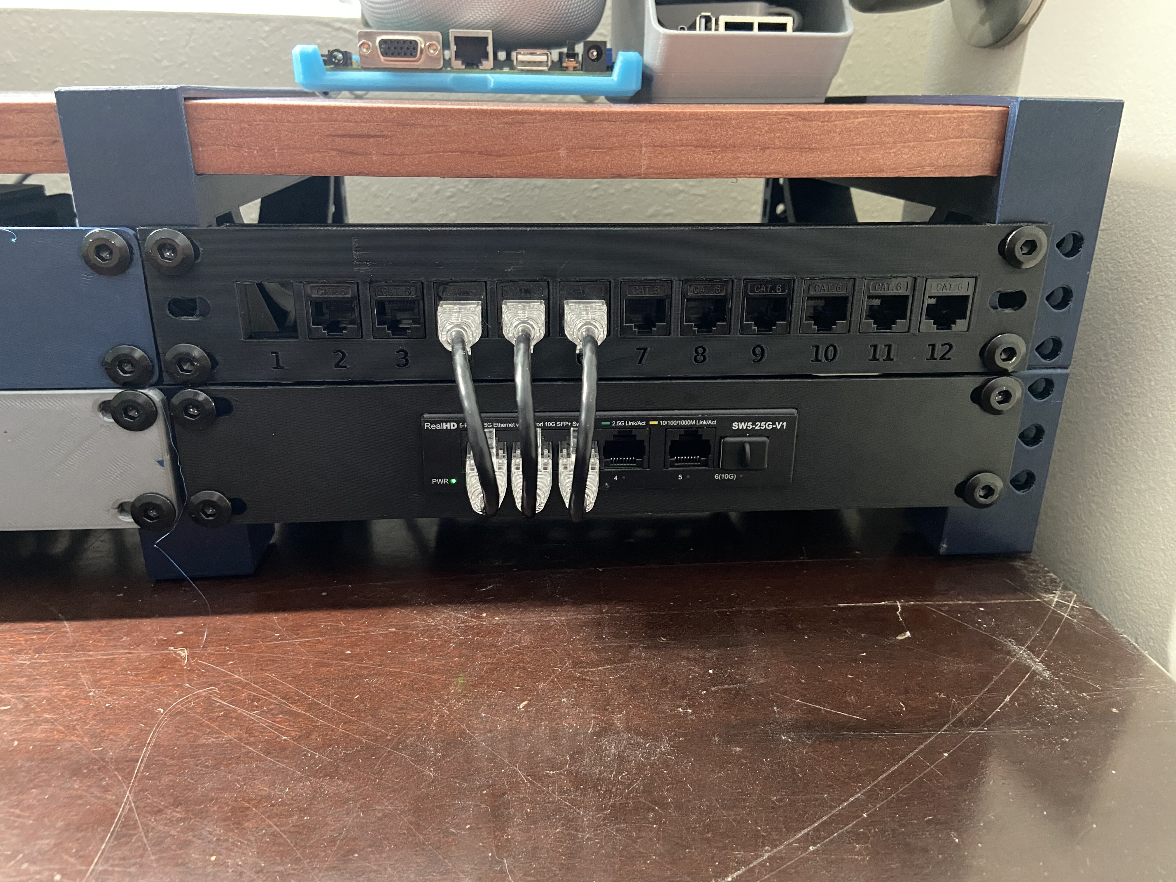 Miniatura 3 do modelo 3D Desk Riser With Rack