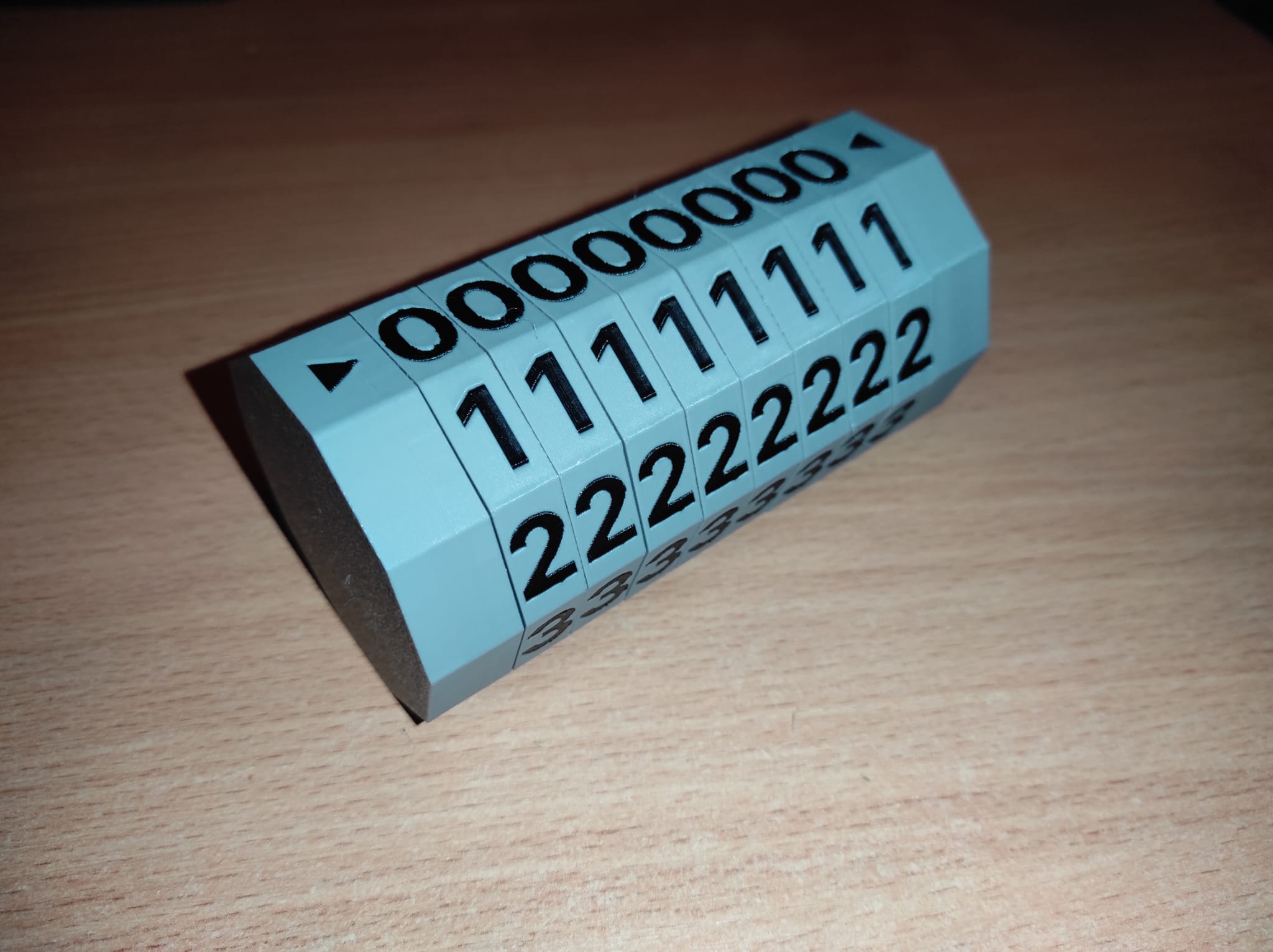 Miniatura 9 do modelo 3D Eight digit numeric cryptex