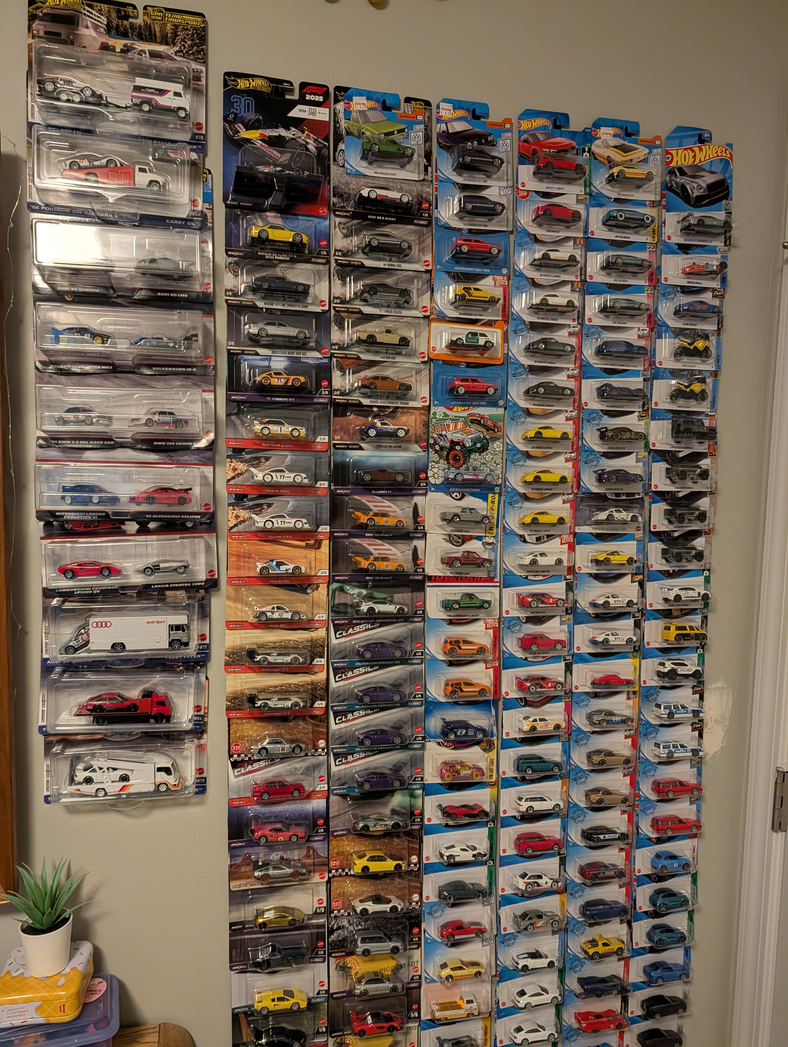 Hot Wheels Hanger