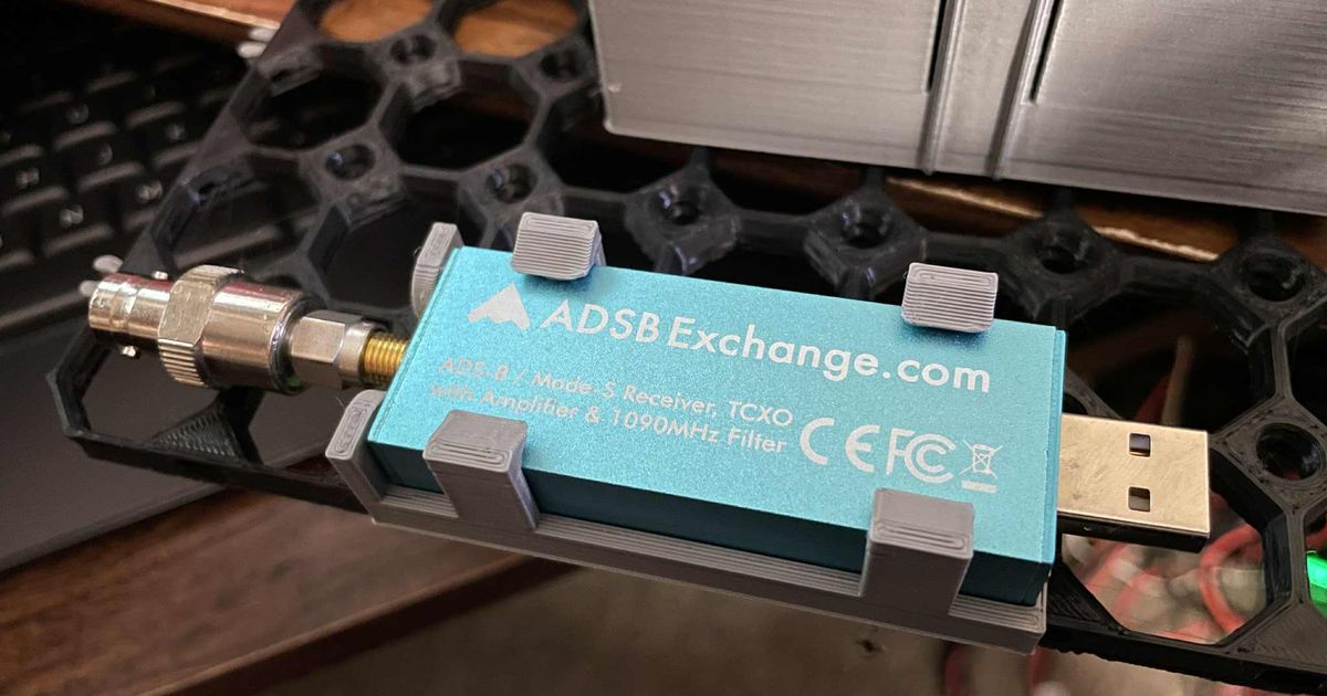 ADSBExchange Blue SDR mounting fixture by Caylorman | Download free STL model | Printables.com - 3D model önizlemesi