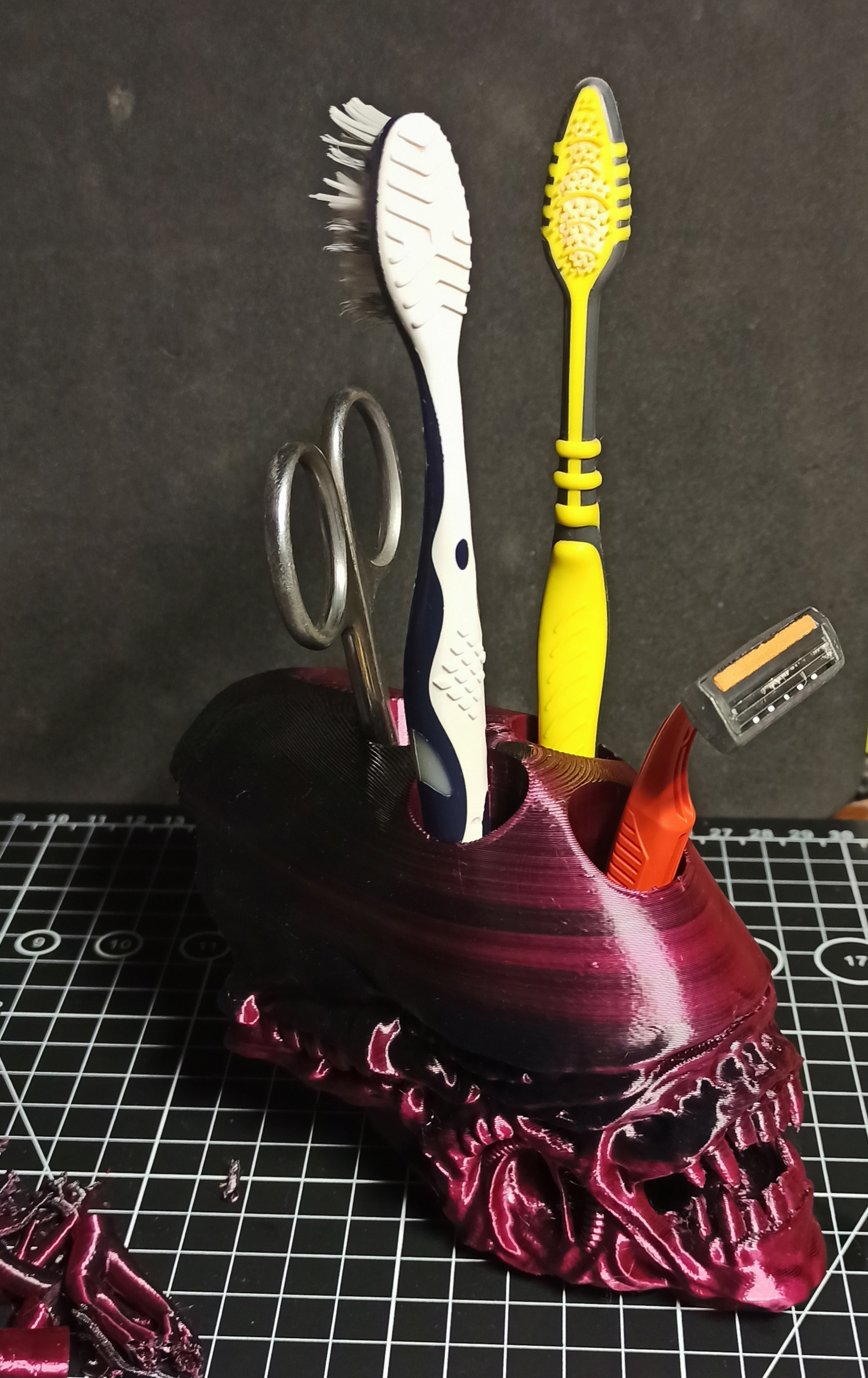 XenoStand for toothbrushes and similar items