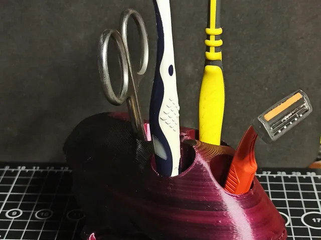 XenoStand for toothbrushes and similar items
