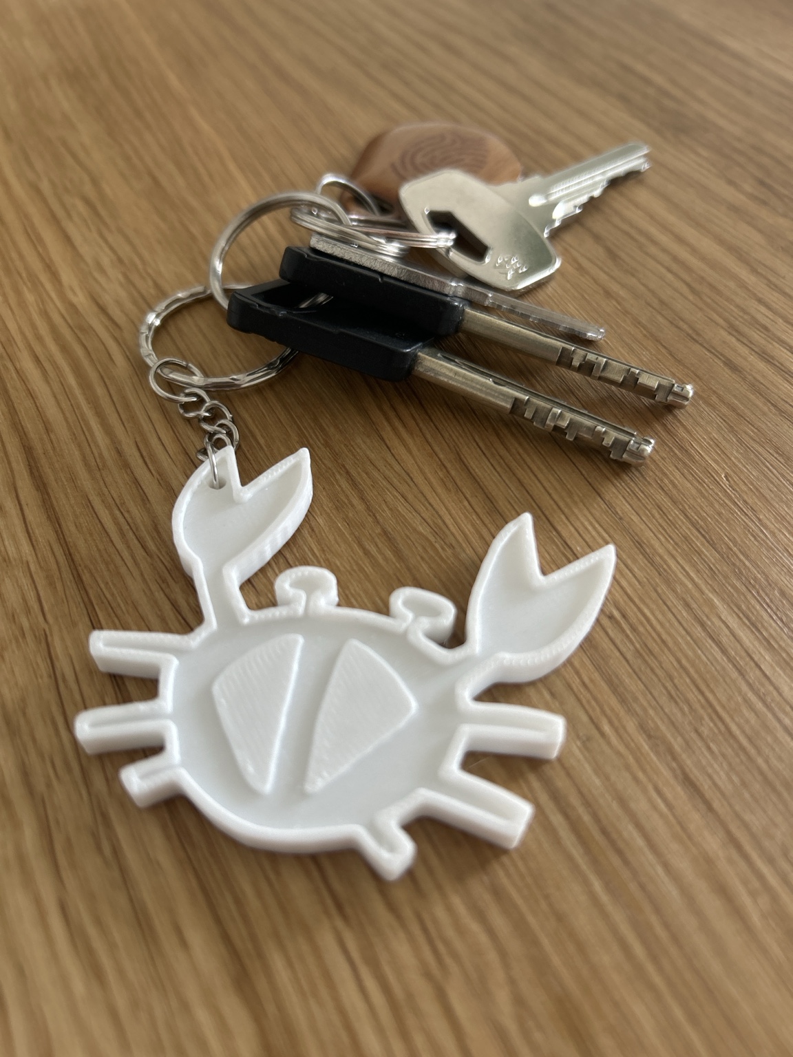 Minimalist Crab Keychain – Hand-Drawn Style