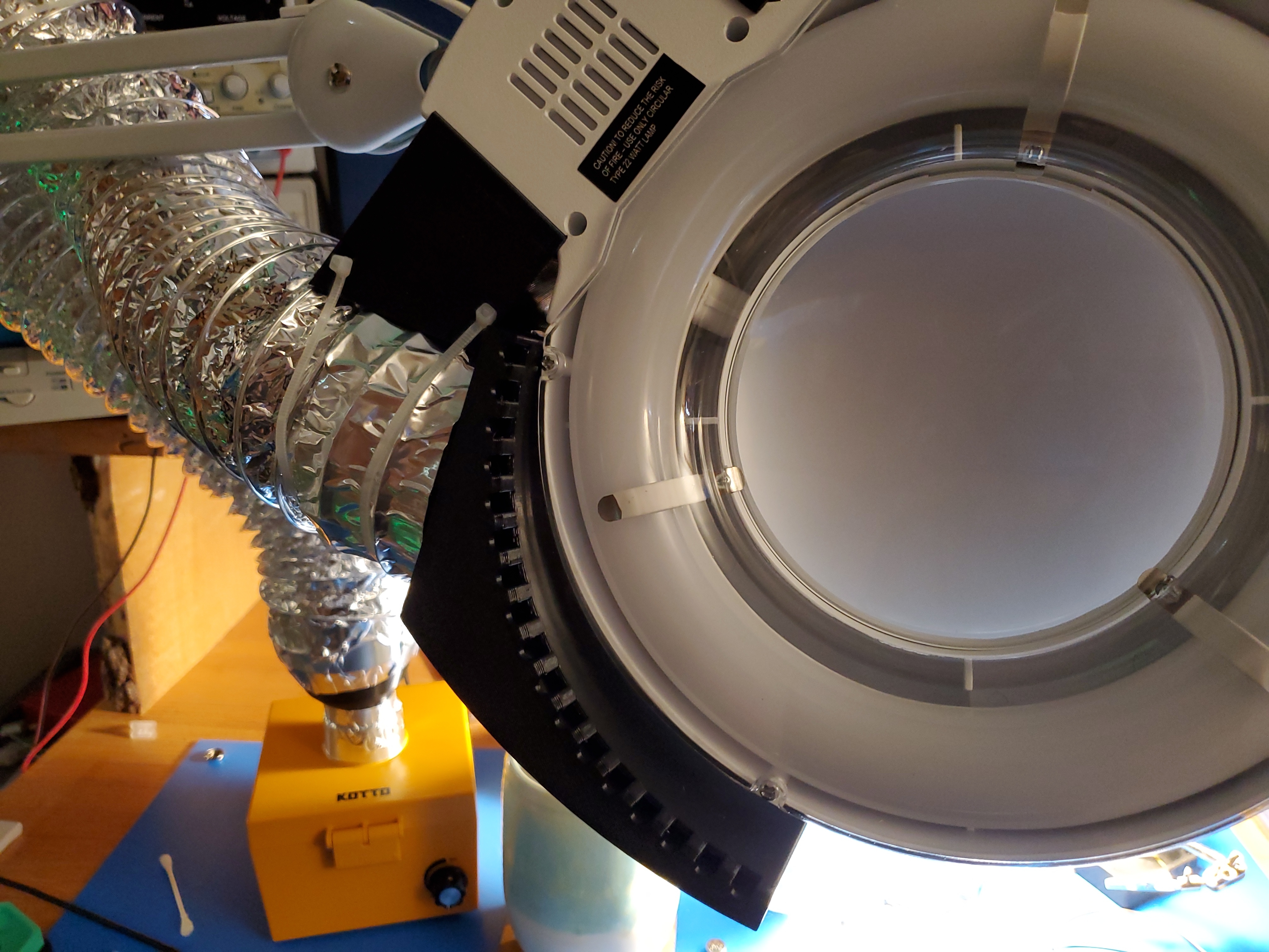 Magnification lamp Kotto fume extractor mod.