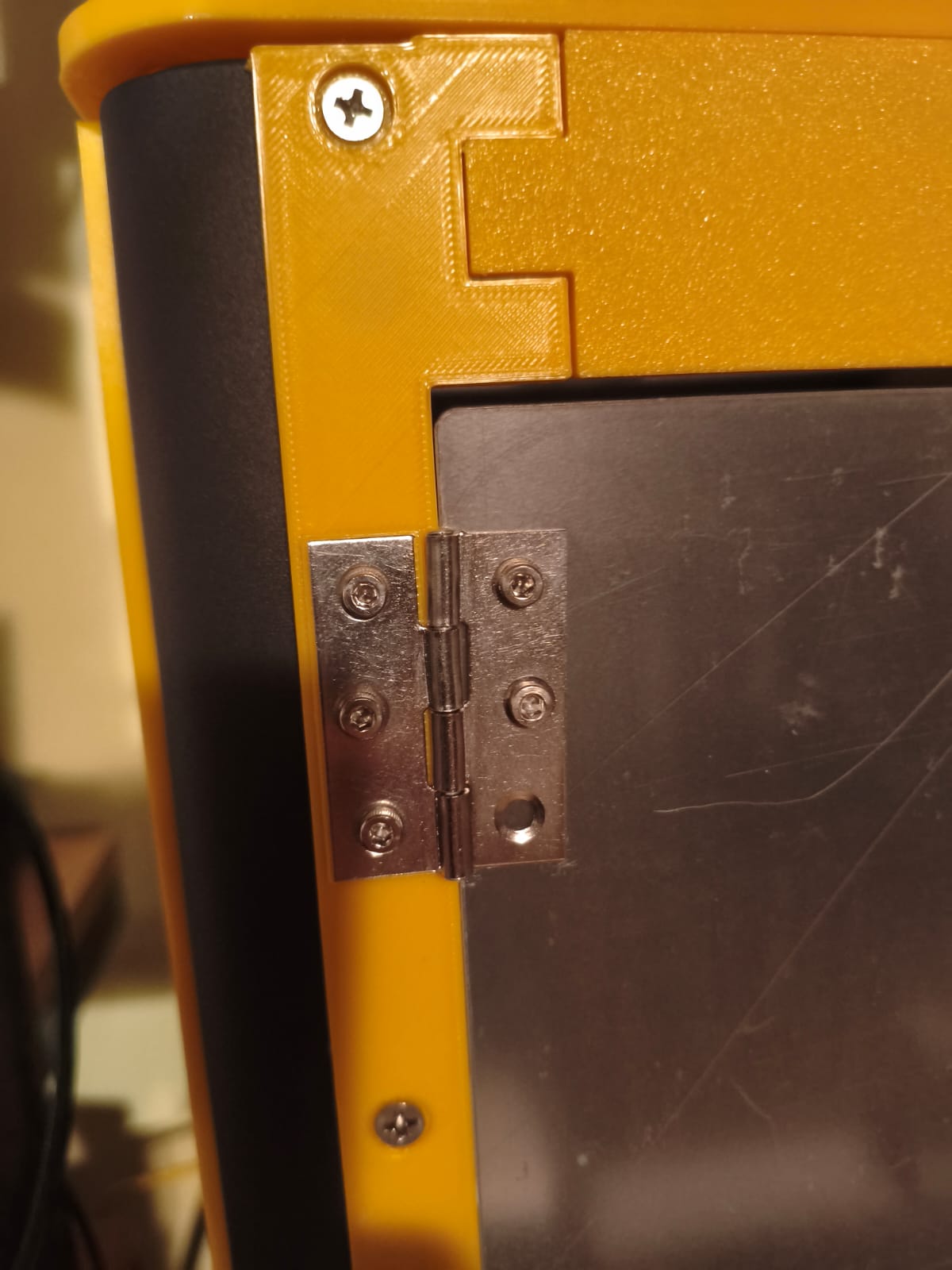 Guard plates adapted for metal hinges - adventurer 5m