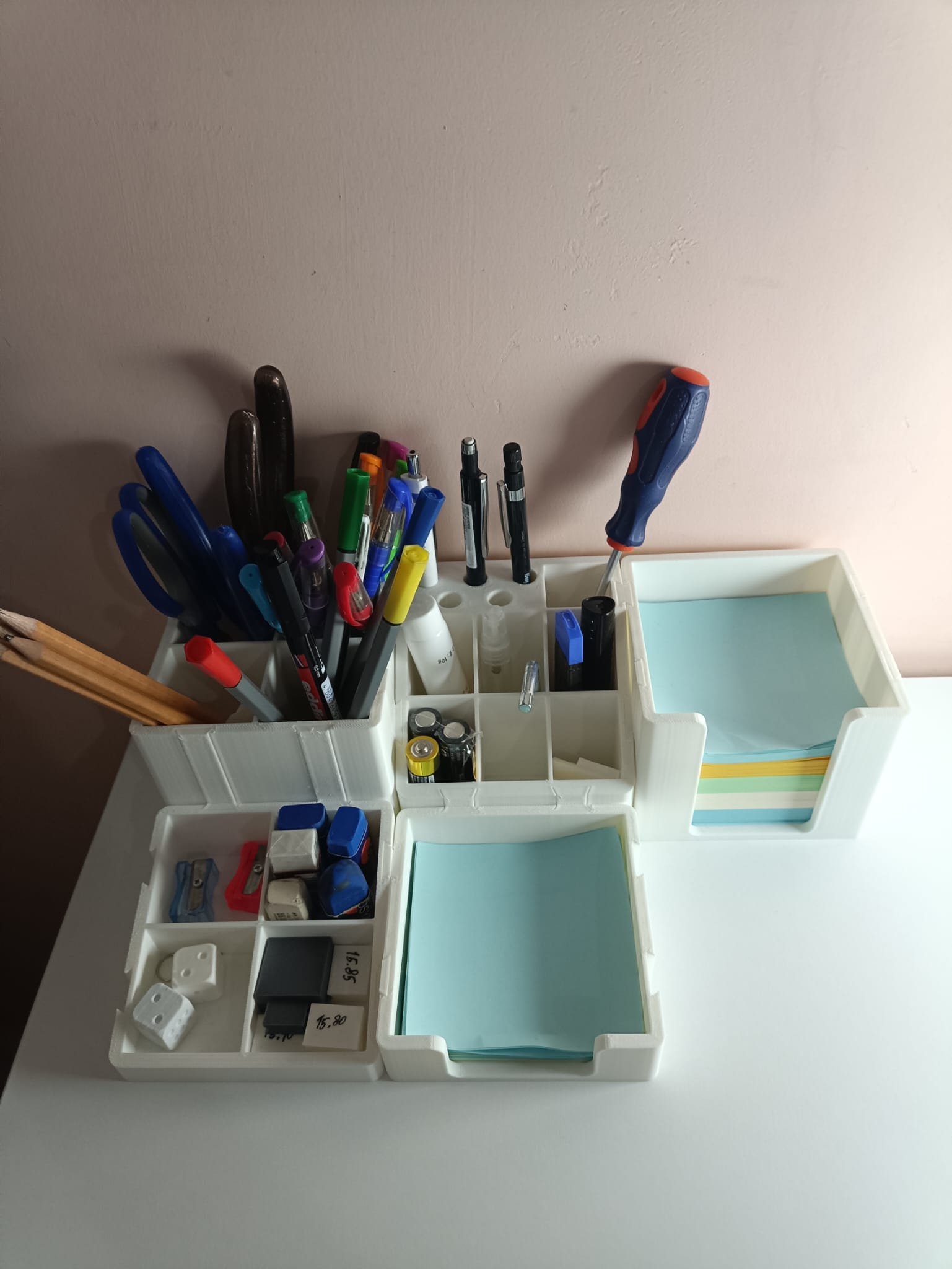 LM moduler desk organizer