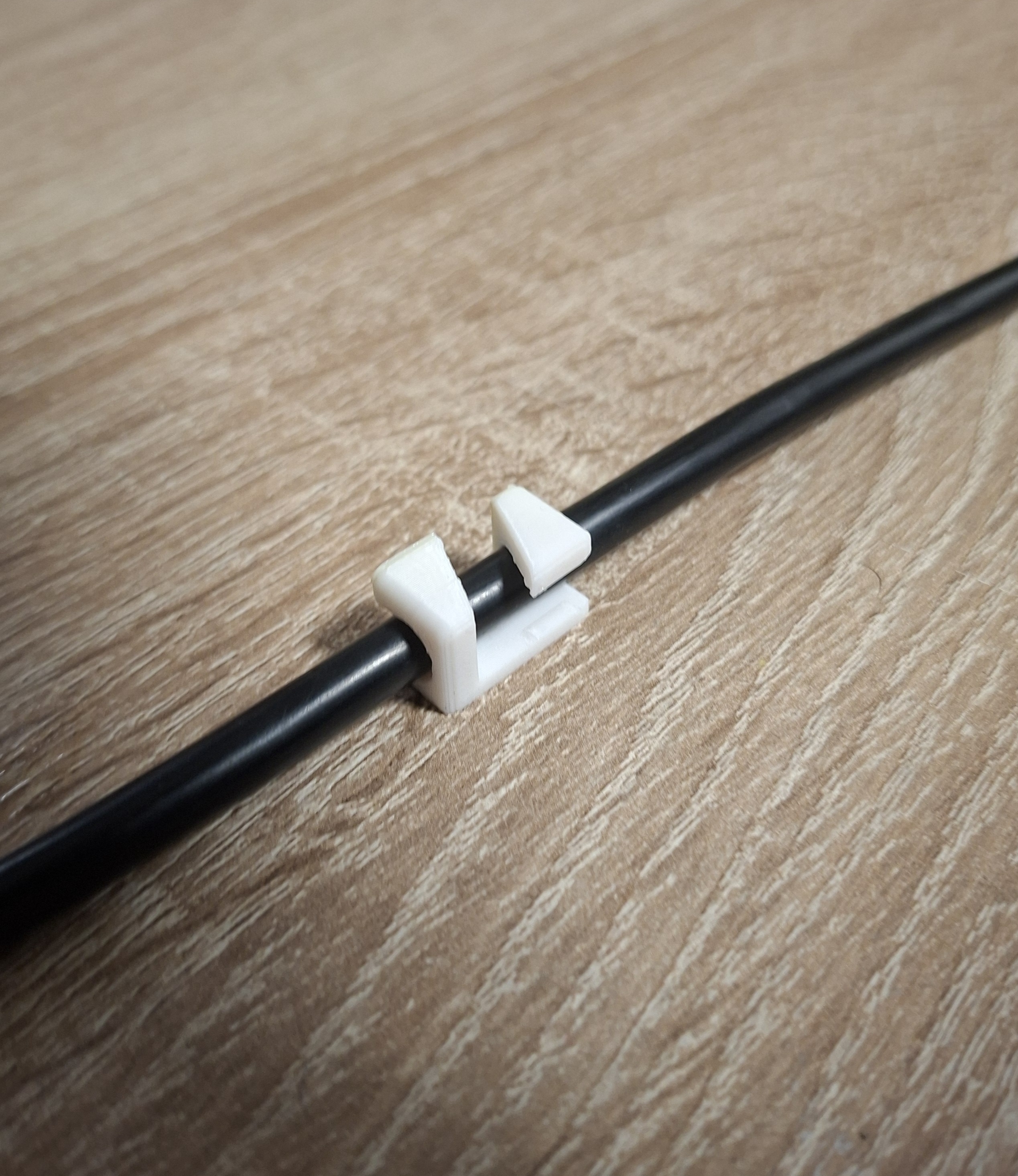 Miniatura 2 do modelo 3D Universal Cable Guide