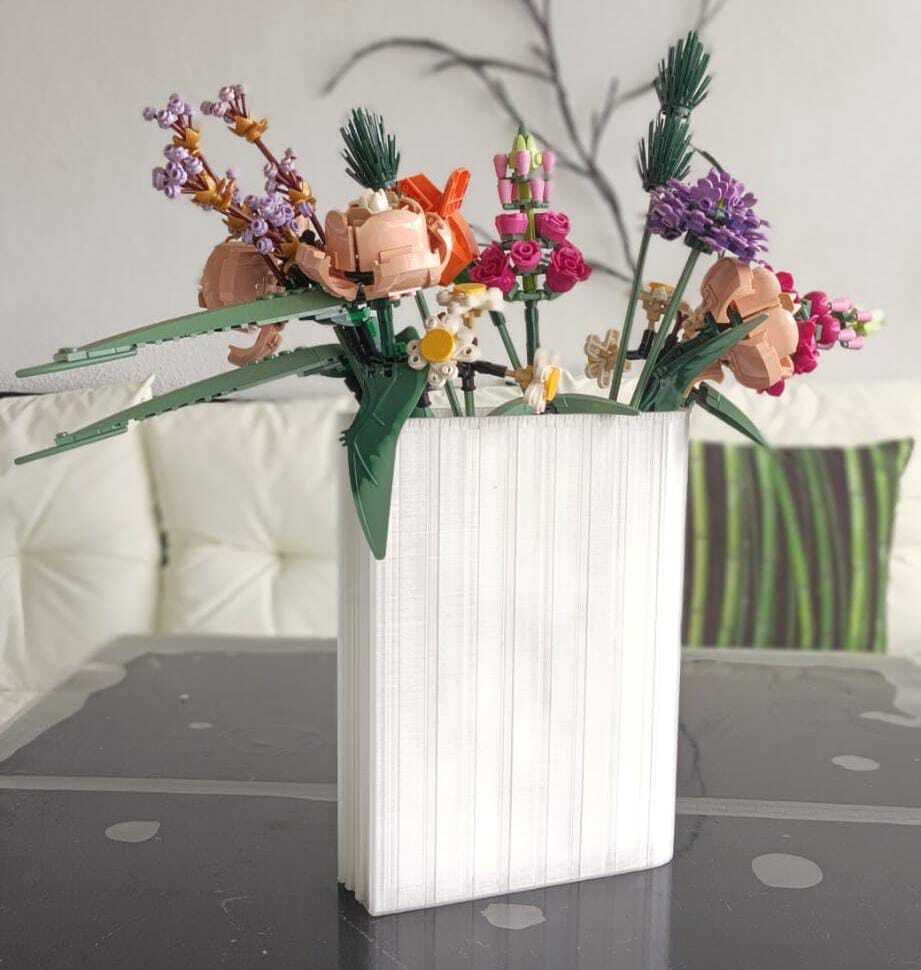 Vase book
