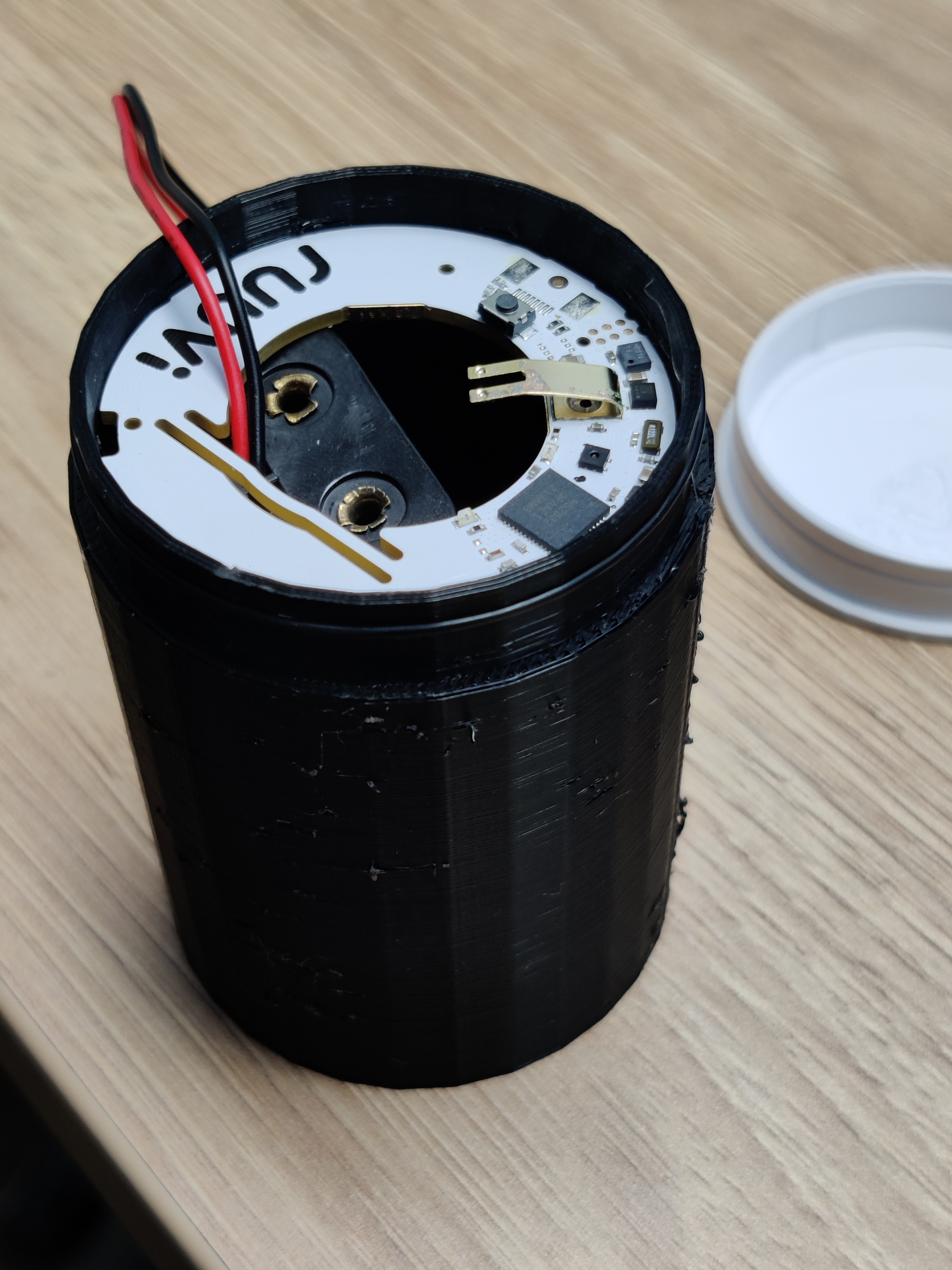 RuuviLongBoi - Ruuvitag AA battery extension (parametric/openscad)