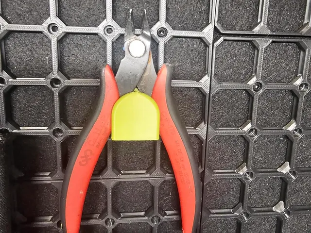 openGrid Snips Holder