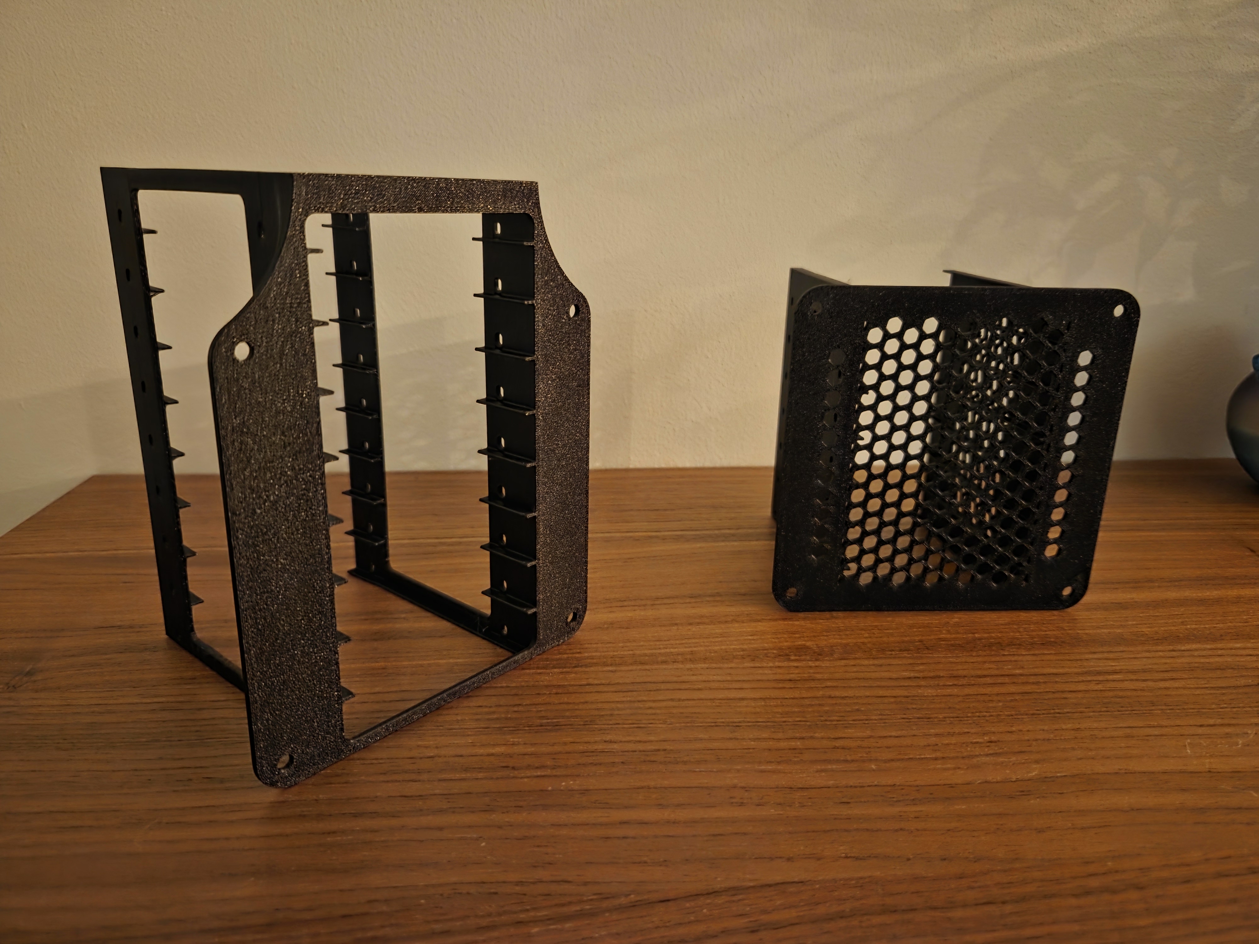 2.5" SSD (SFF) disk mount on 120 mm fan