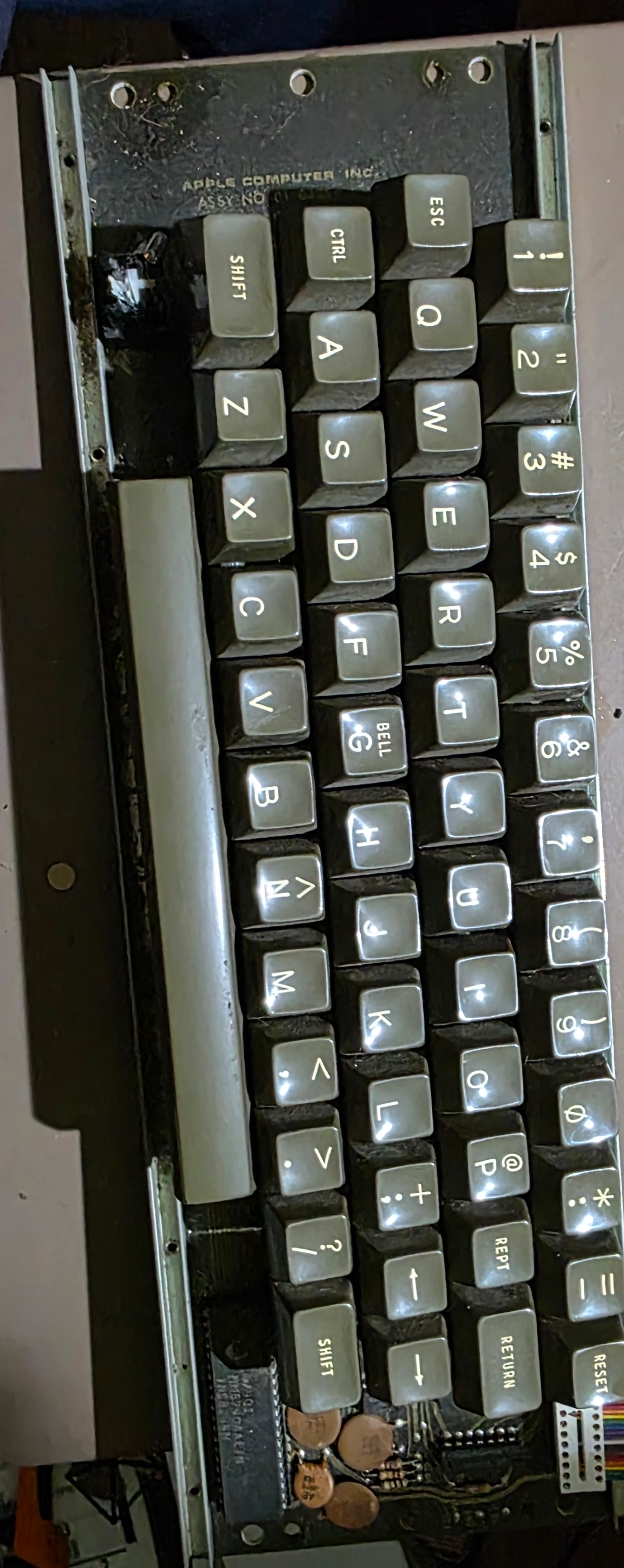 Apple II+ Power light lens for Datanetics 2nd version keyboard MM5740 Assy 01-0425 — miniatura 5