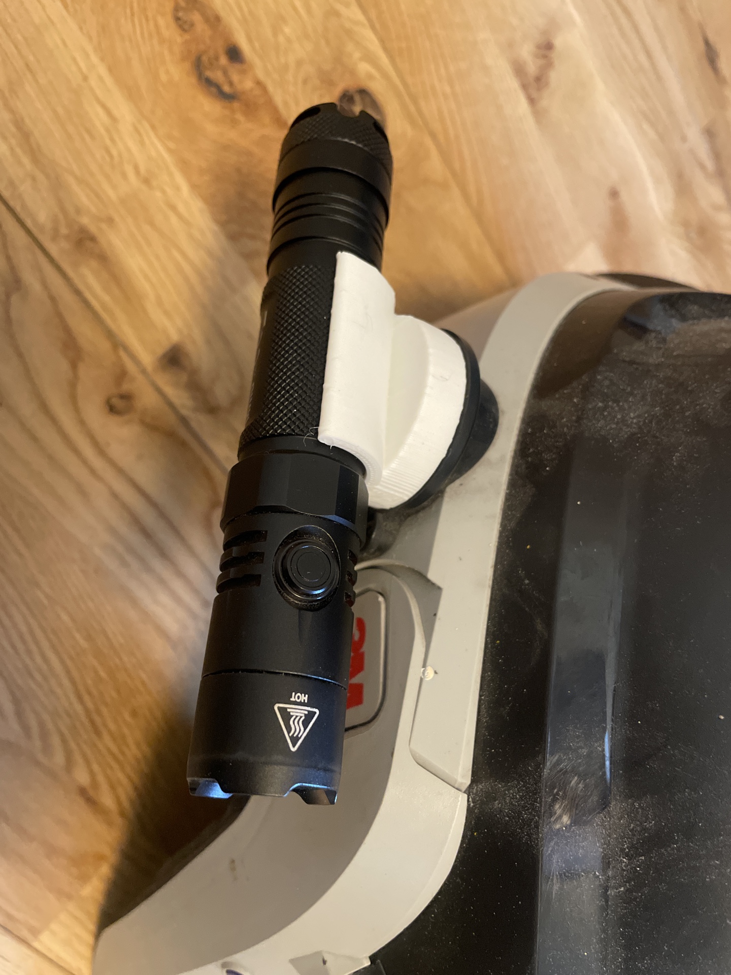 1" or 25,4 mm flashlight mount for 3M versaflow helmet
