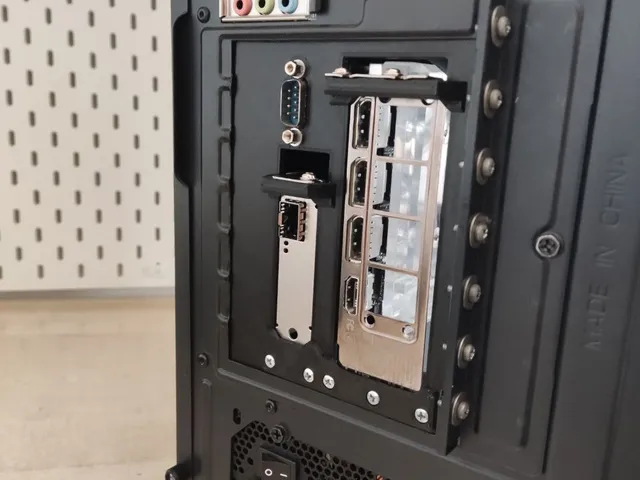 Dual vertical PCIe card riser