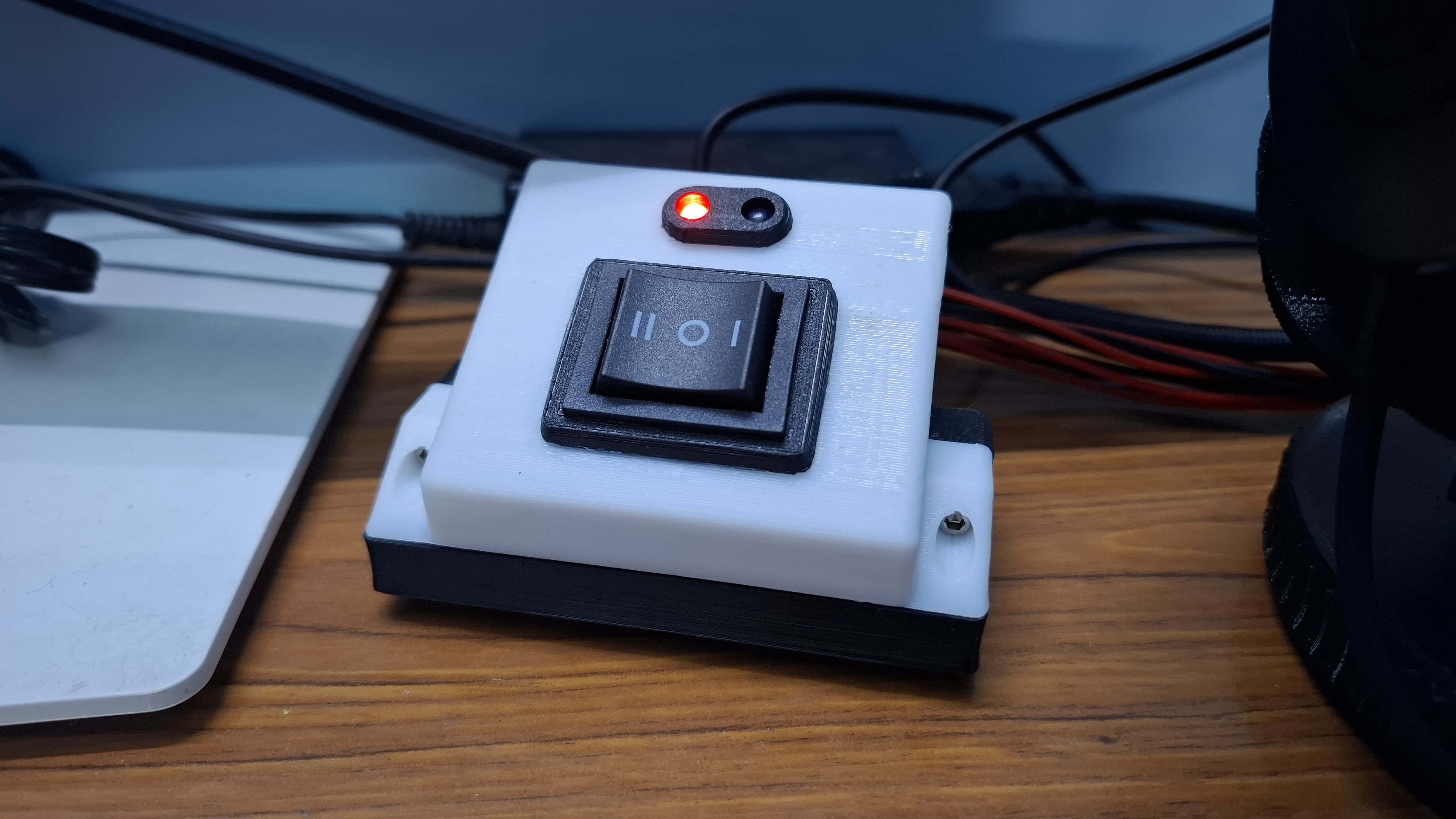Desk-Mounted External PC Front Panel Controller