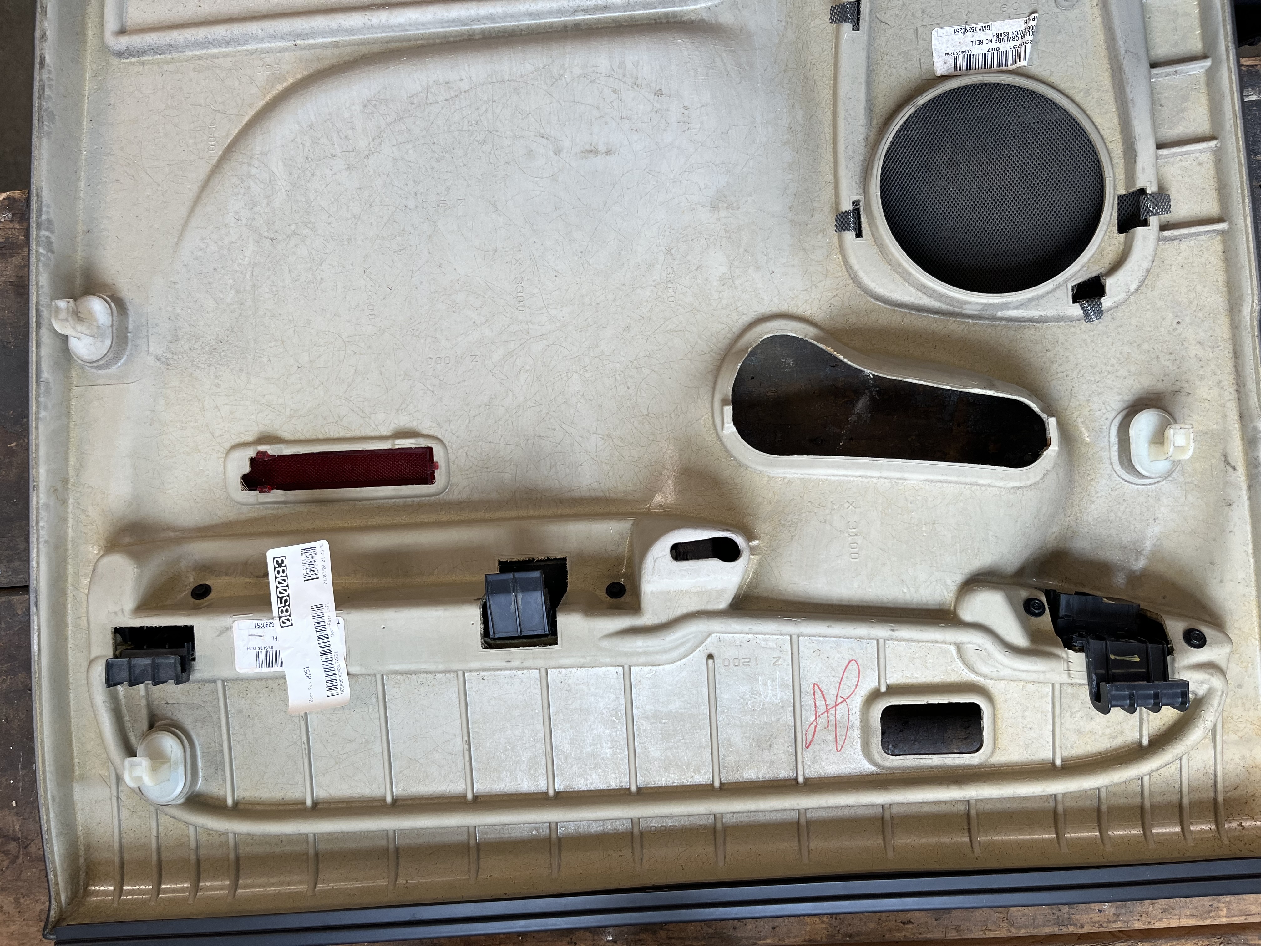 GMT800 armrest attachment — thumbnail 4