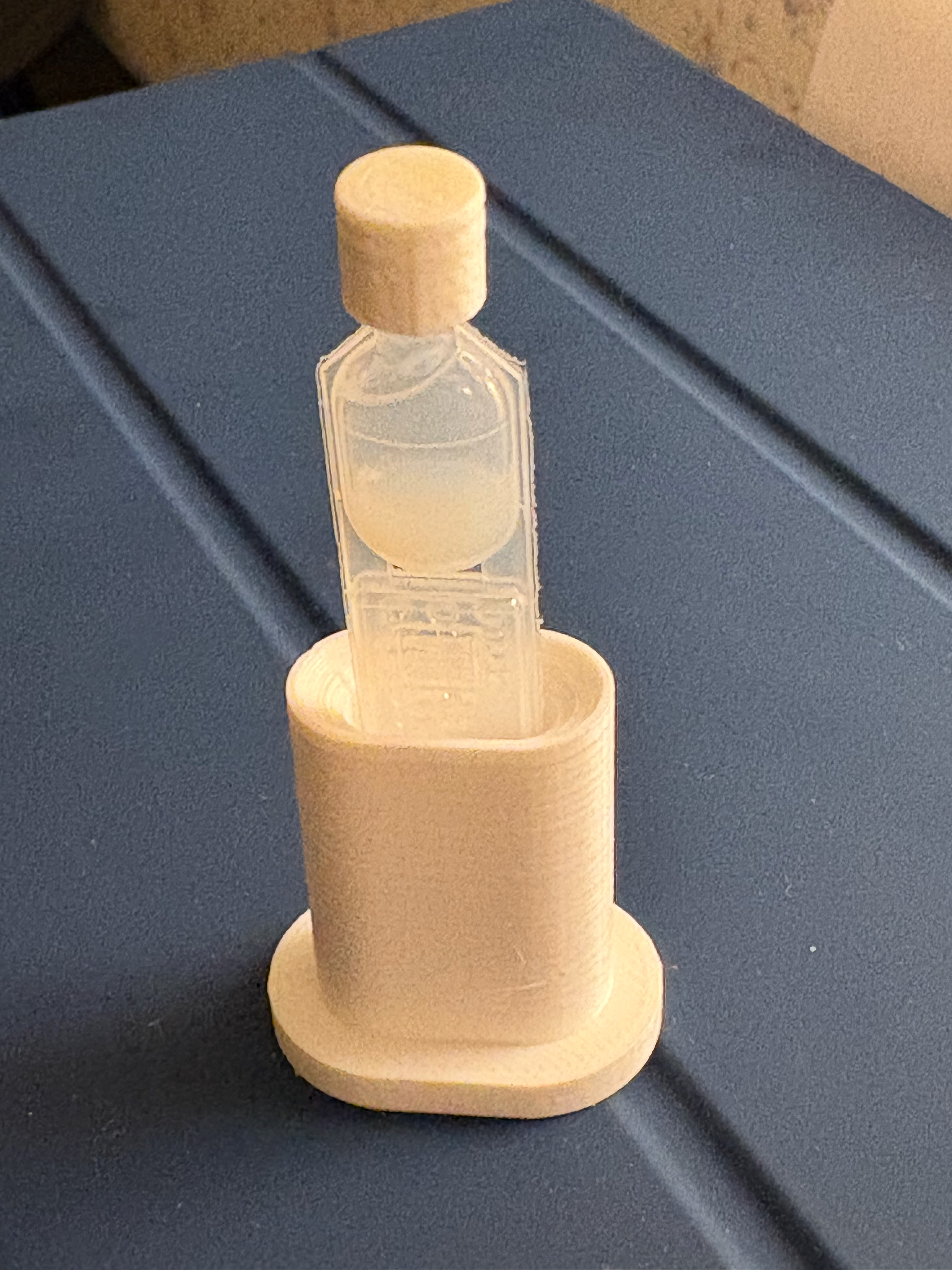Parametric holder of stuff / items with base