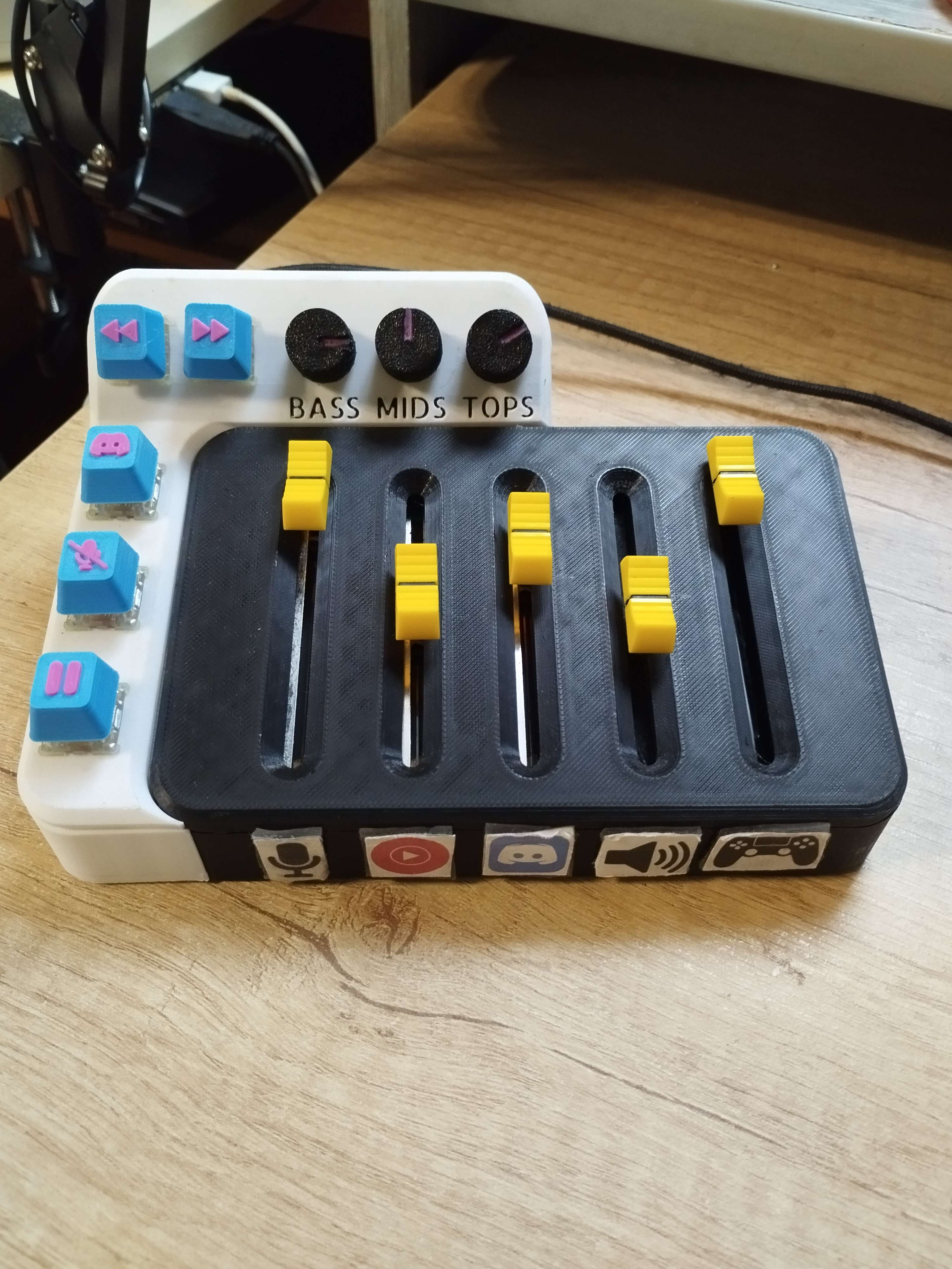 Deej Case Volume Mixer Extension