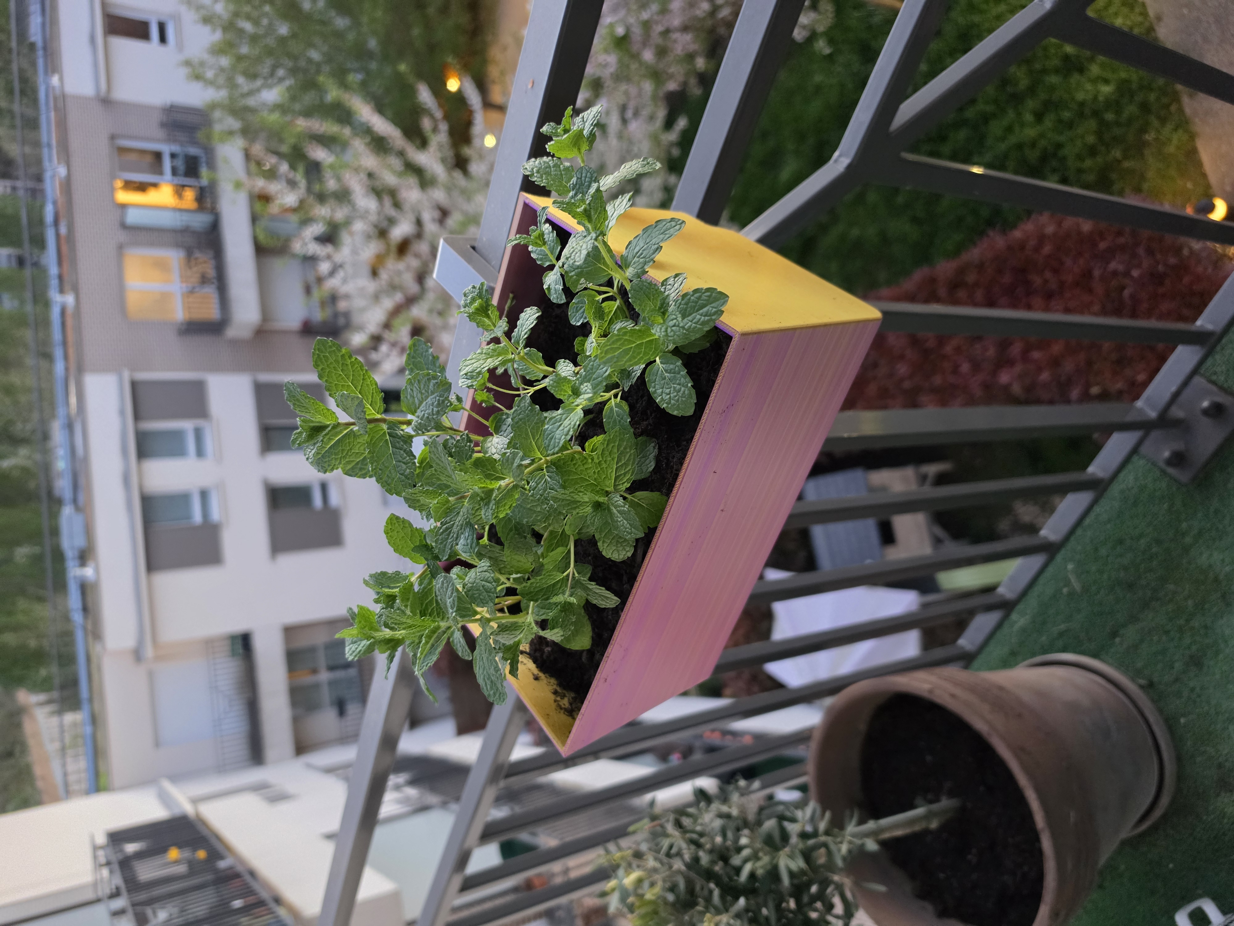 Hanging pot for balcony 3D model