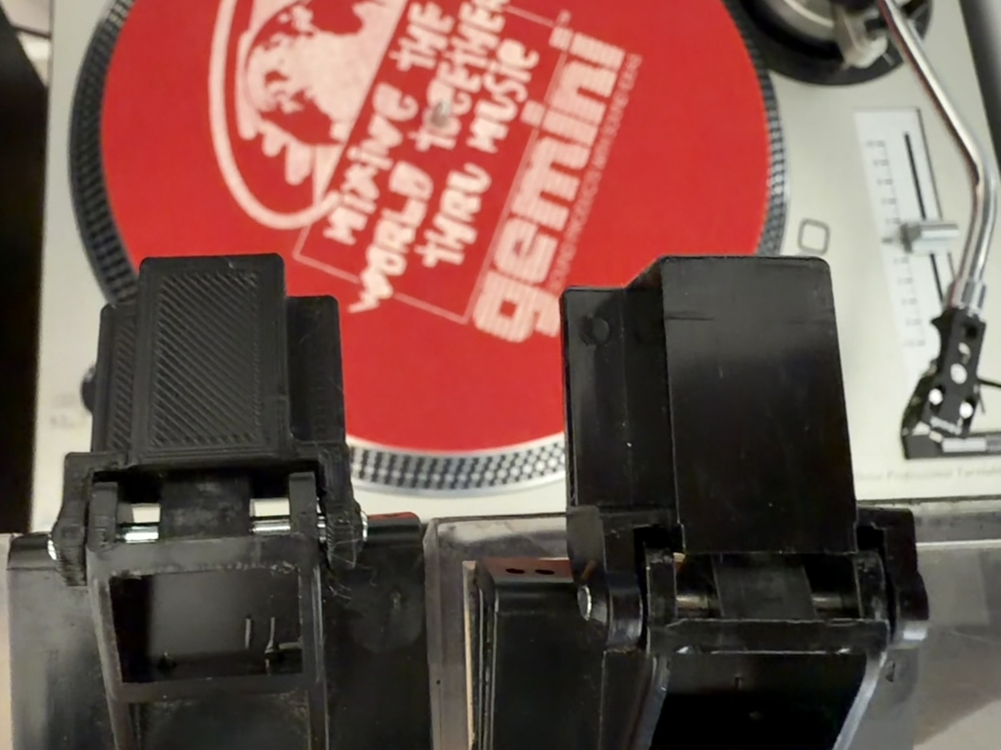Gemini PT2000 Replacement Lid Hinge