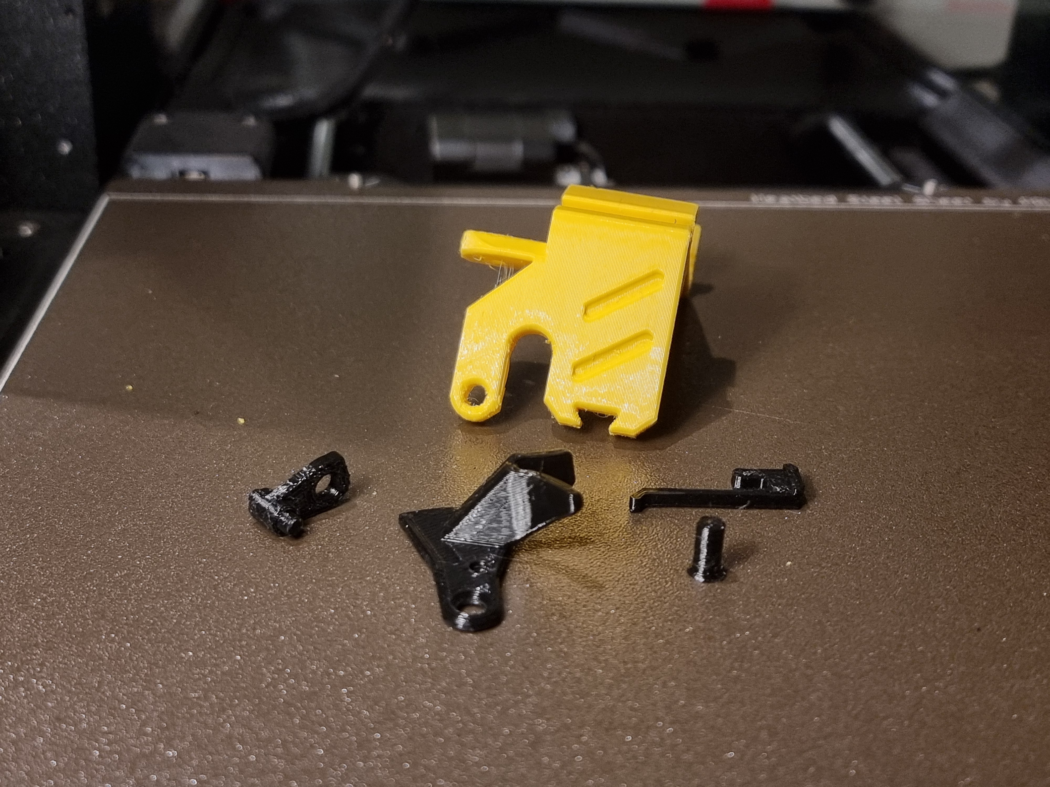Miniatura 7 do modelo 3D V2 Multi-Material kept simple