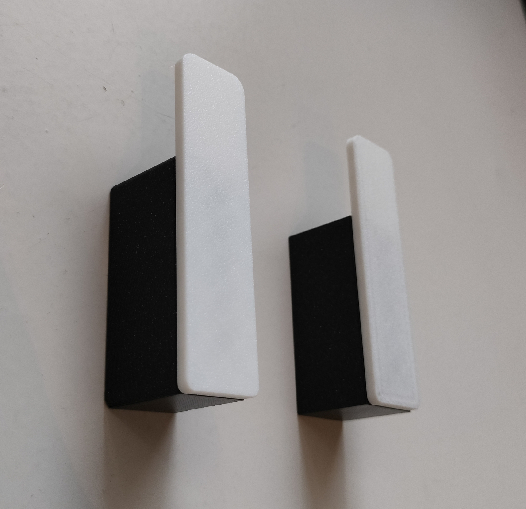 Miniatura 2 do modelo 3D Invisible Wall Hook