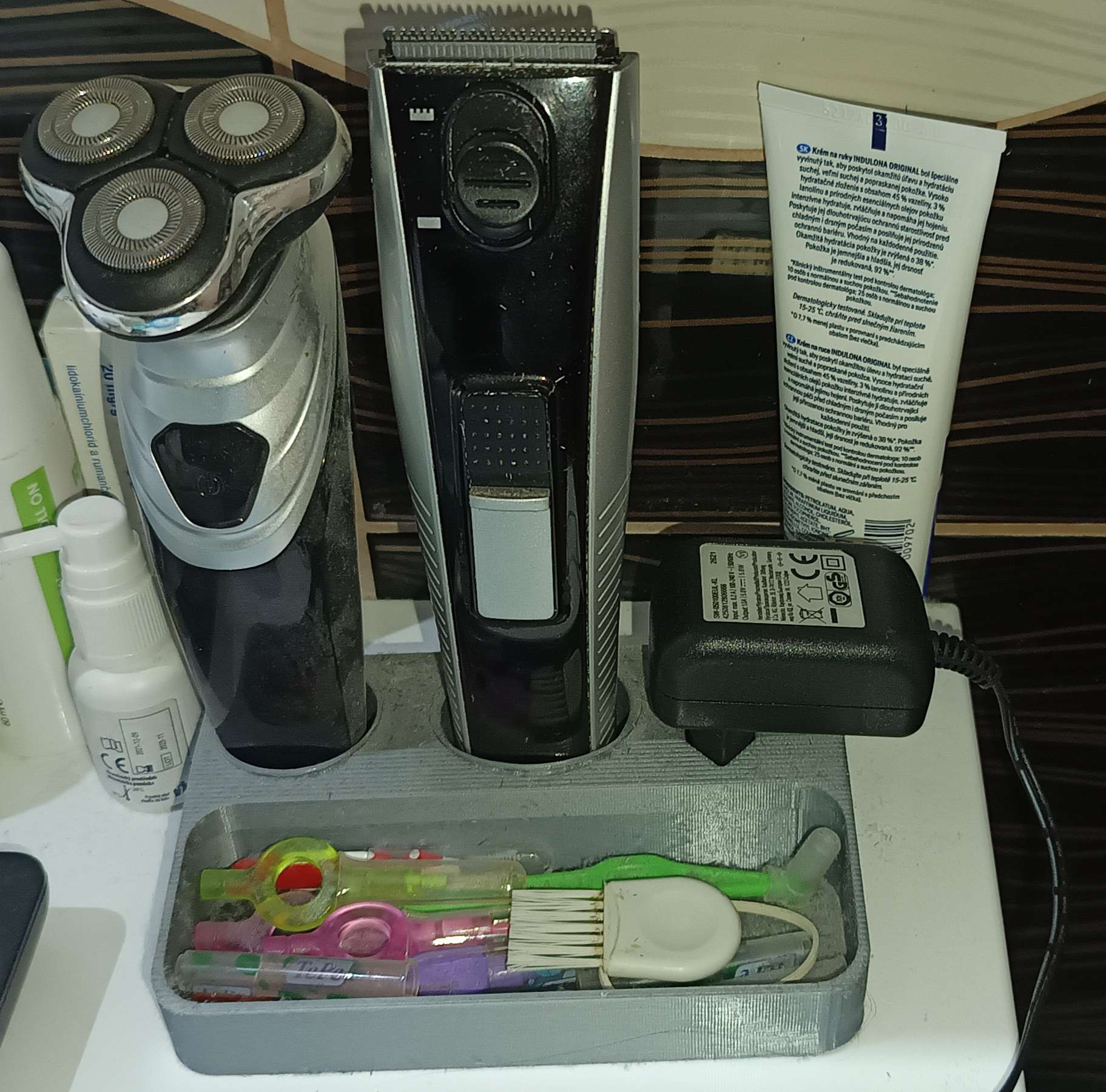 Stand for Two shavers with storage