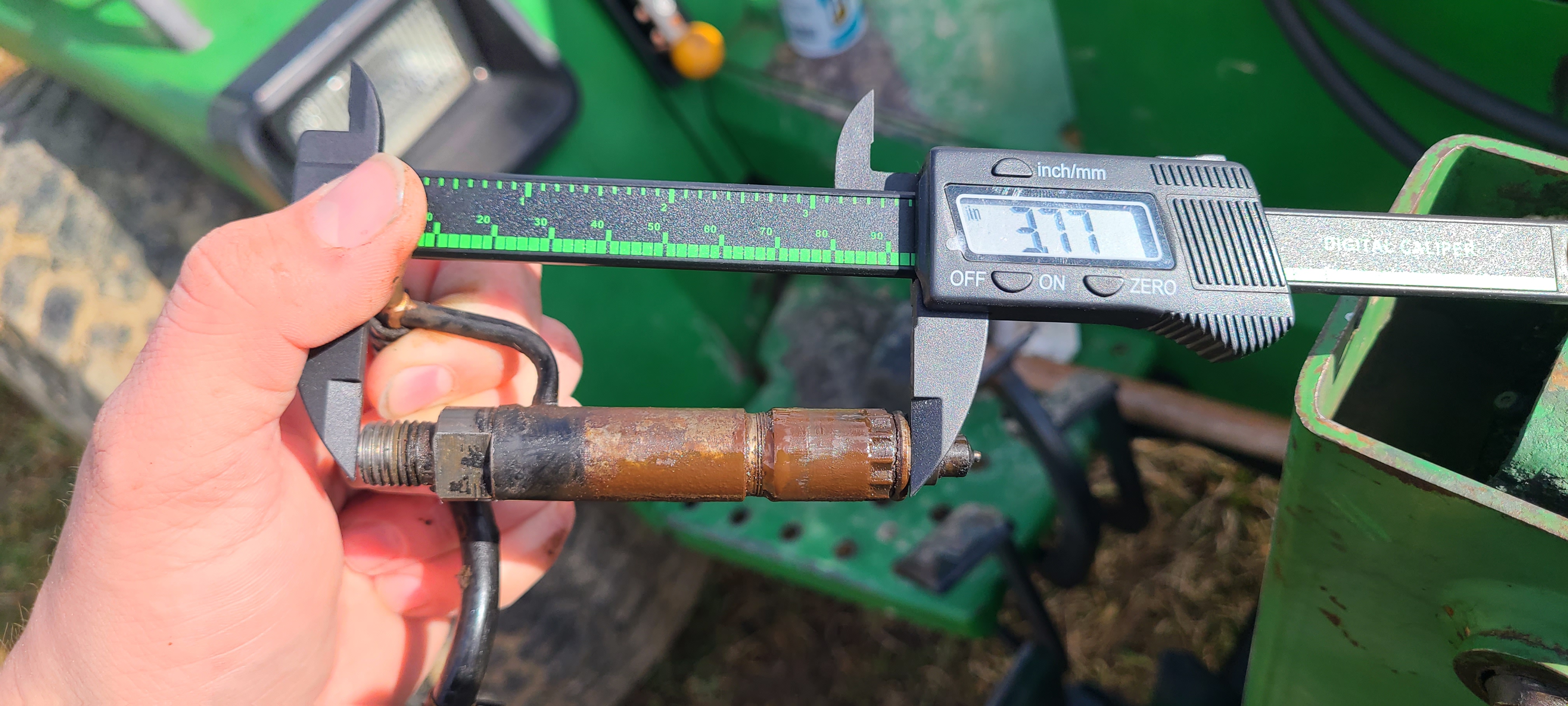 Compression Testing Adapter for John Deere 955 — thumbnail 3