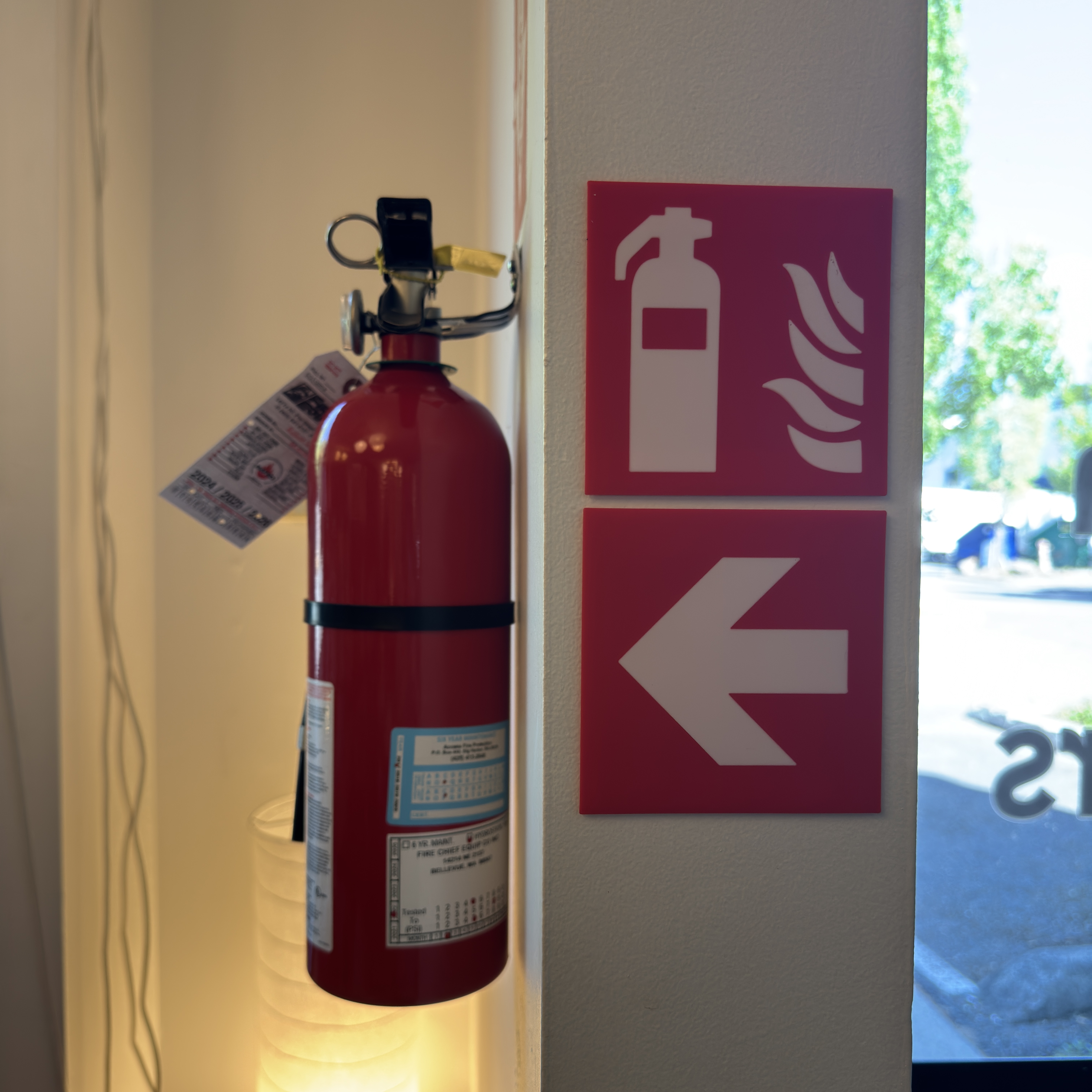 ISO Fire Extinguisher badge/magnet for multicolor