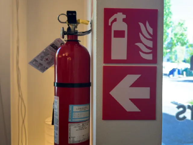 ISO Fire Extinguisher badge/magnet for multicolor