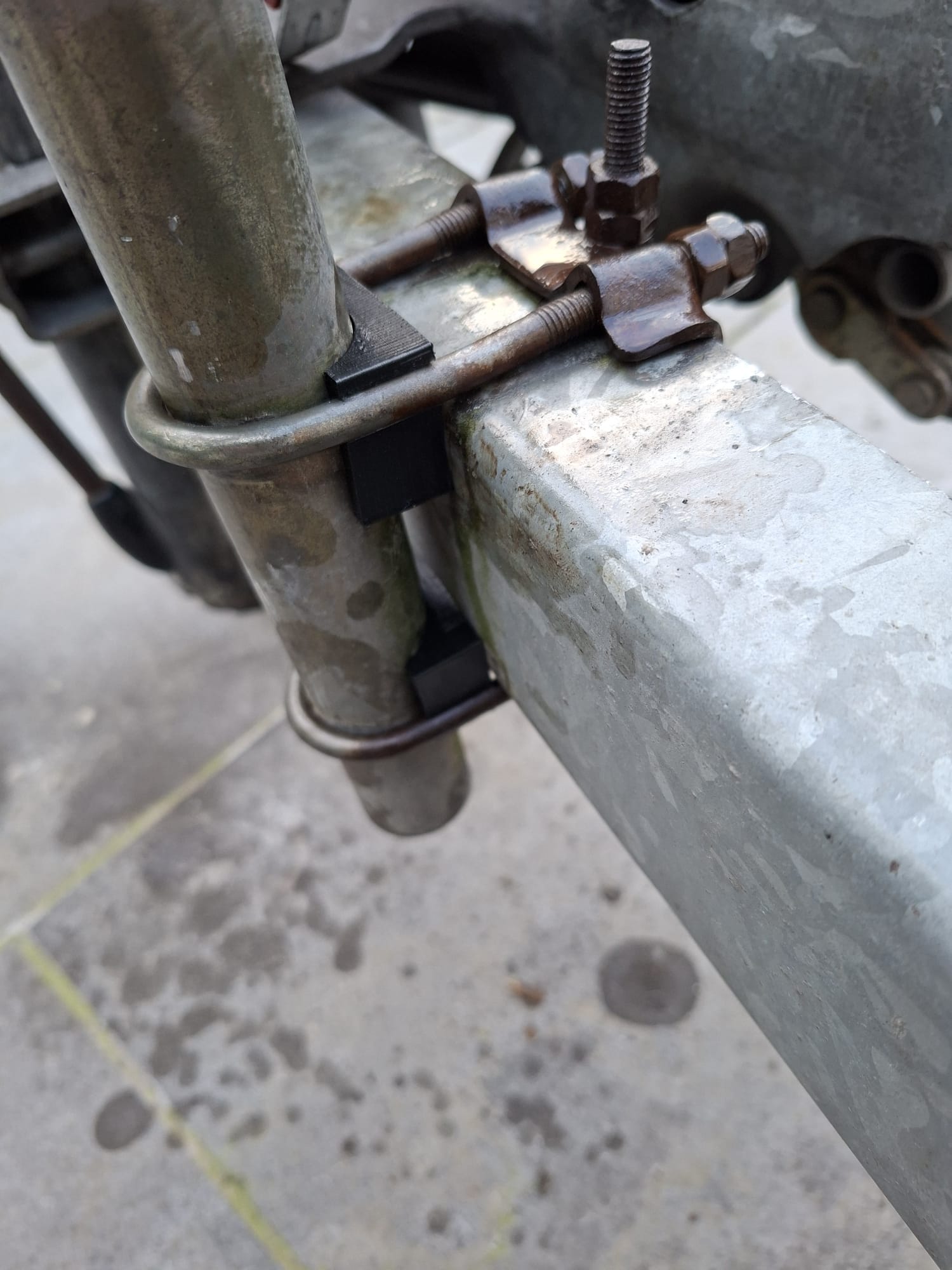 Caravan stabilizer drawbar pressure block