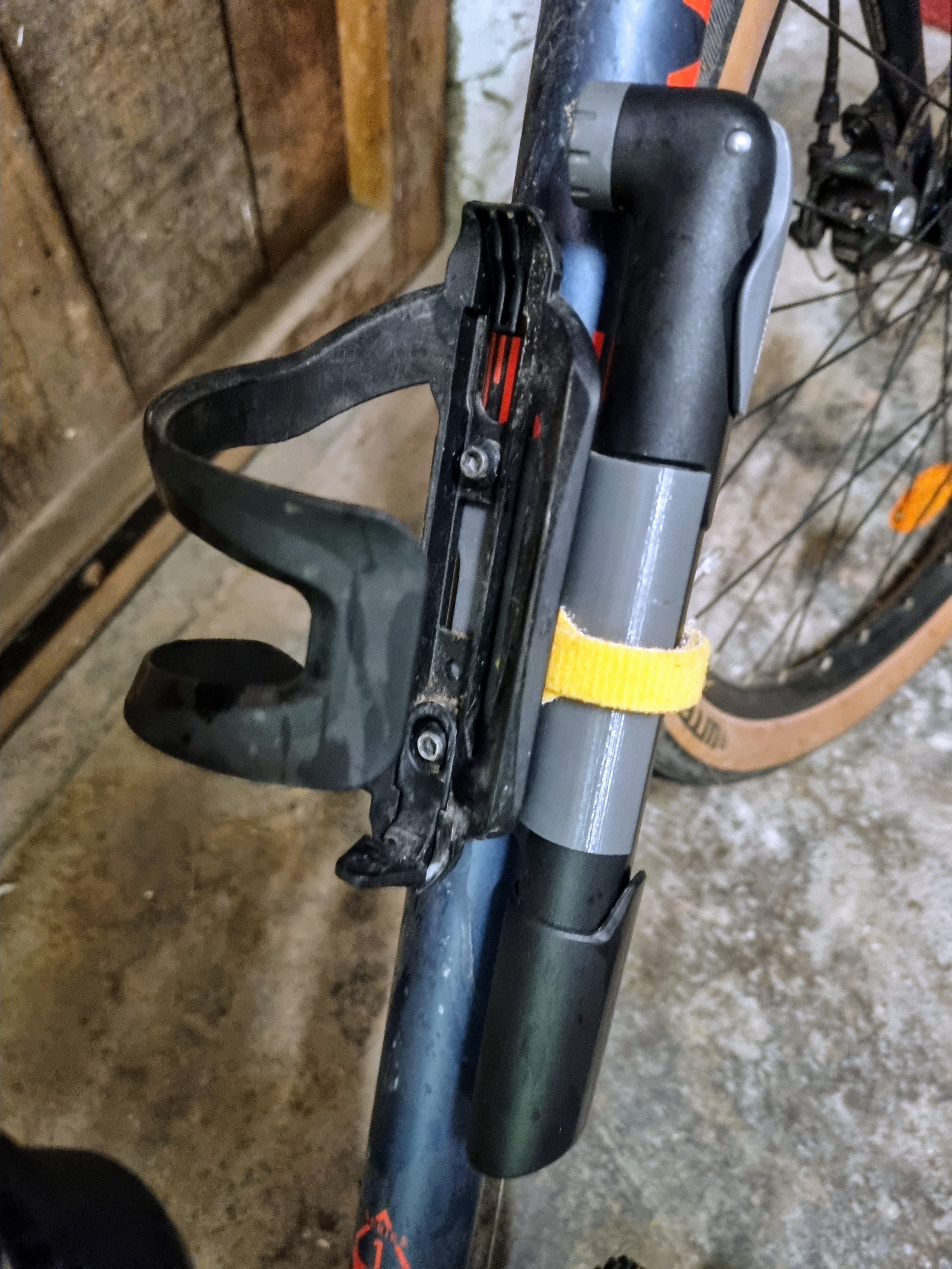 Decathlon Rockrider 100 Pump bottle holes holder