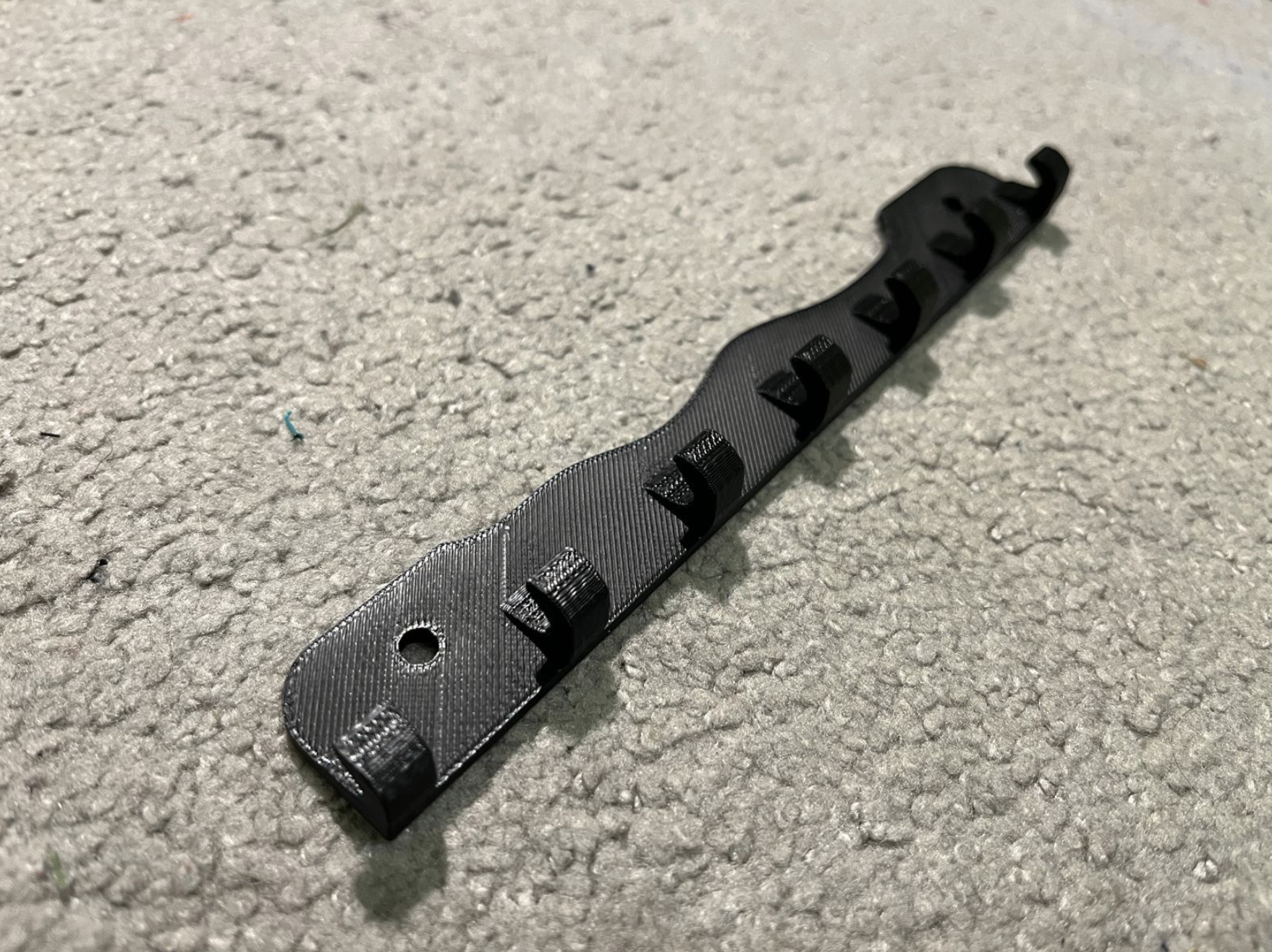 Simple key hanger with 7 hooks
