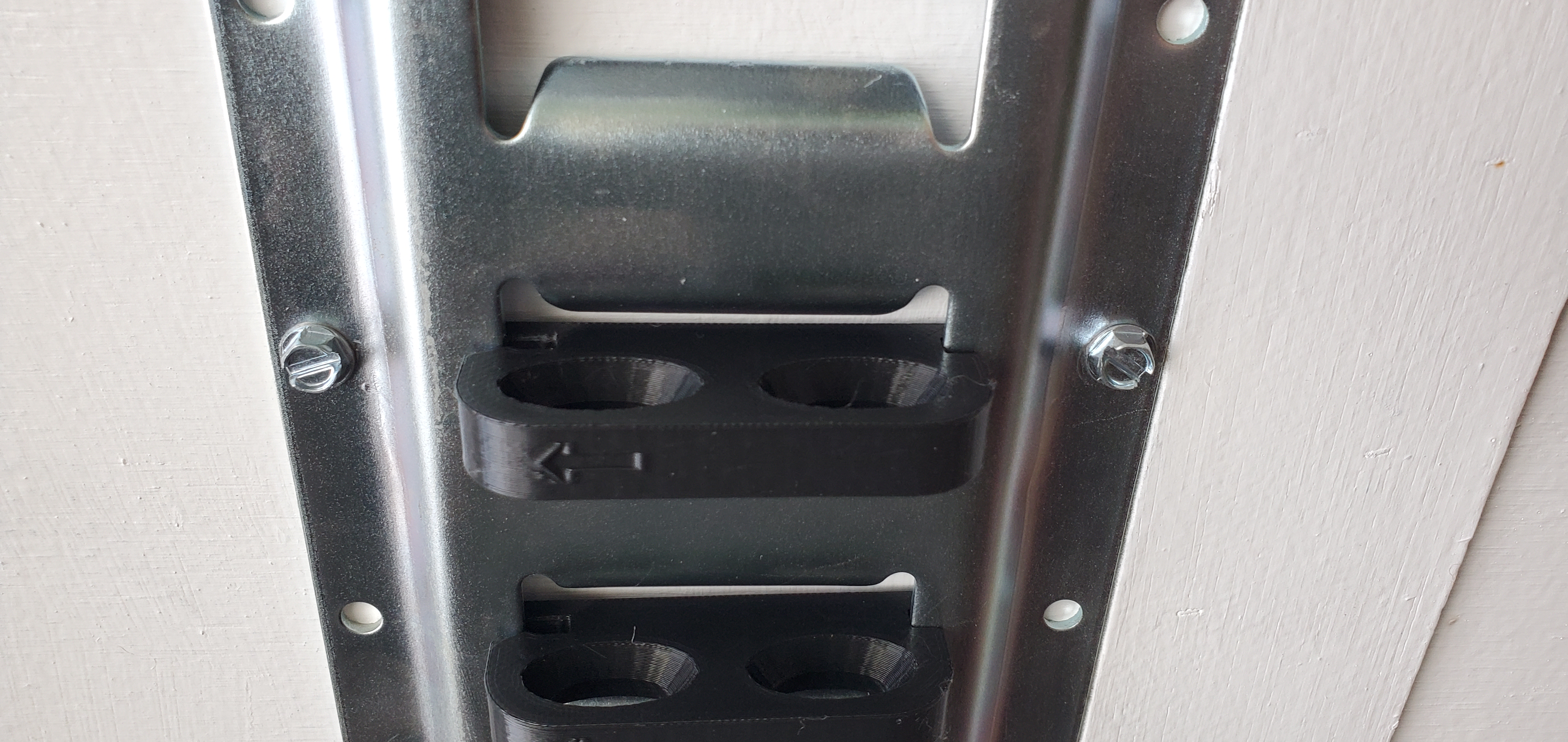 E-track bungee / paracord clip (holes)