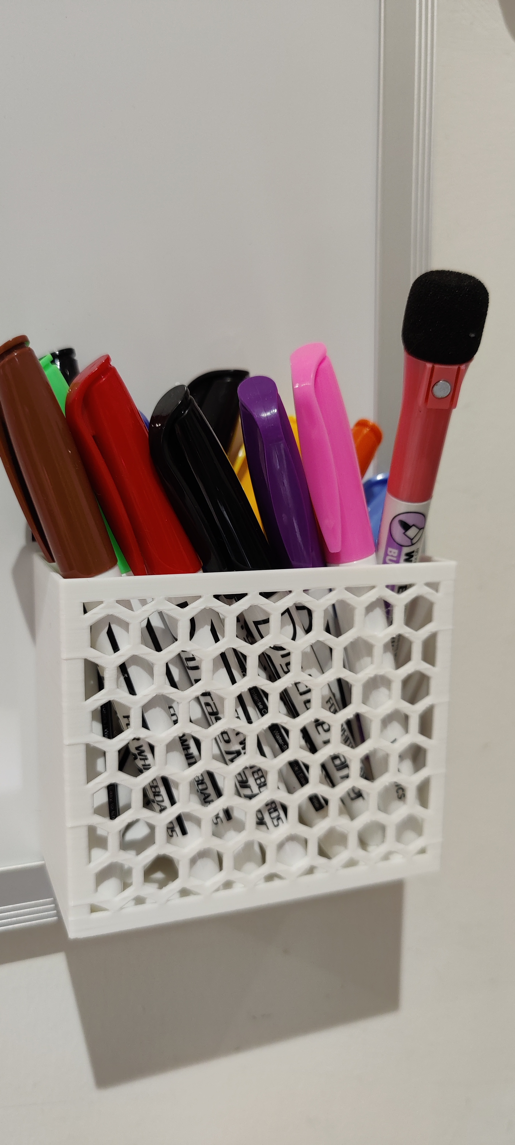 Magnetic whiteboard pen holder