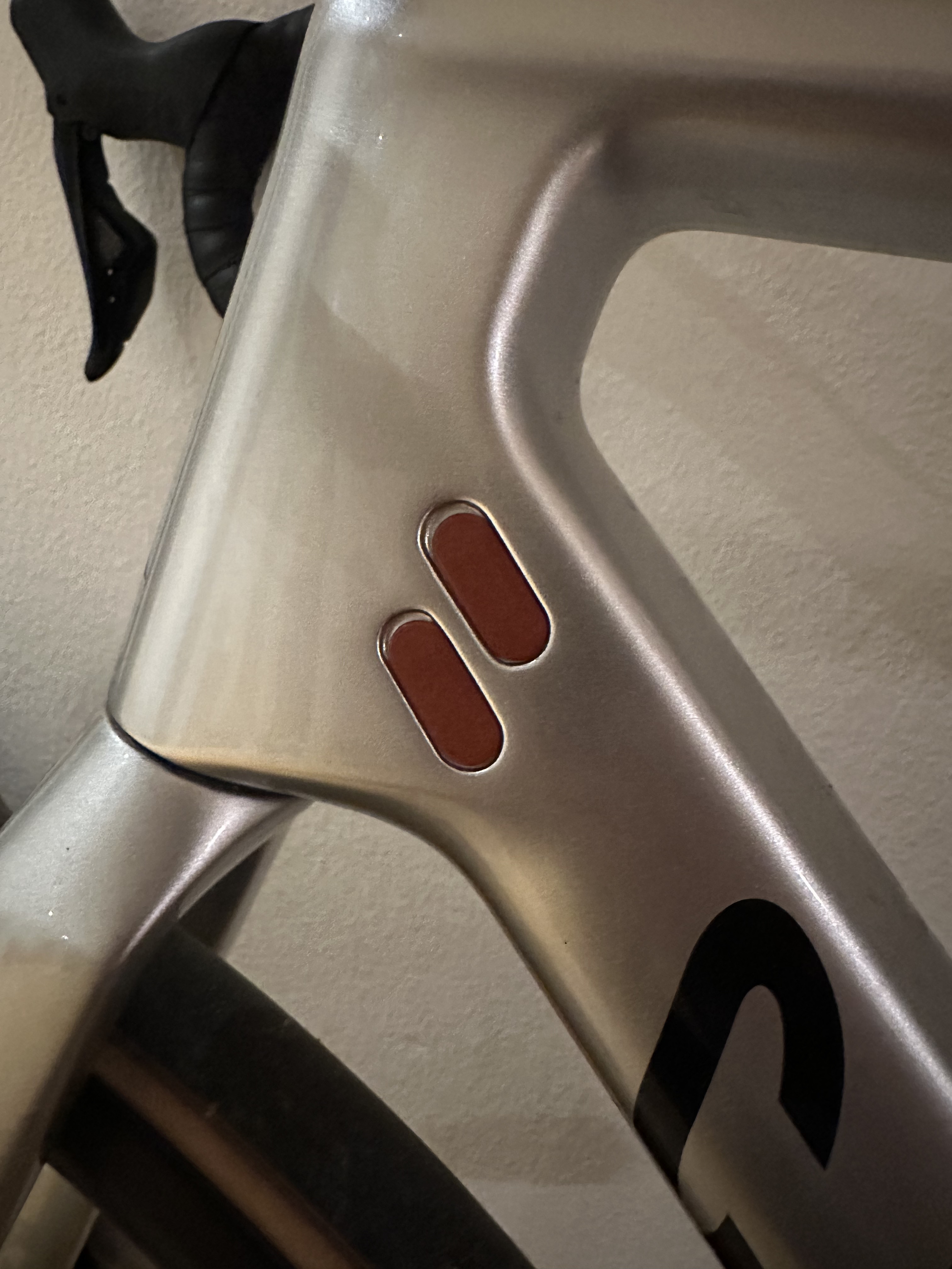 Canyon frame plug