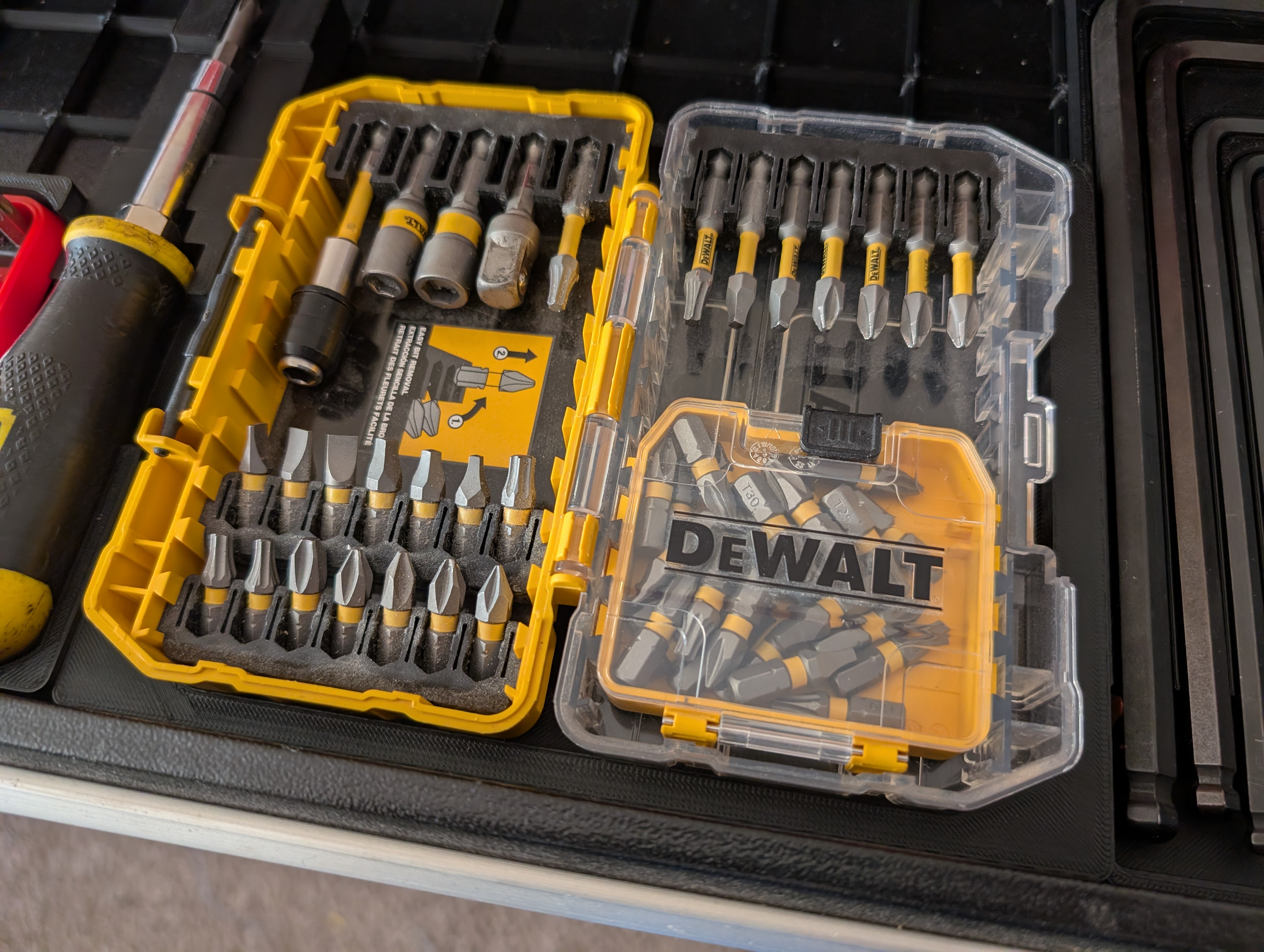 Gridfinity Holder for DeWalt Tough Case