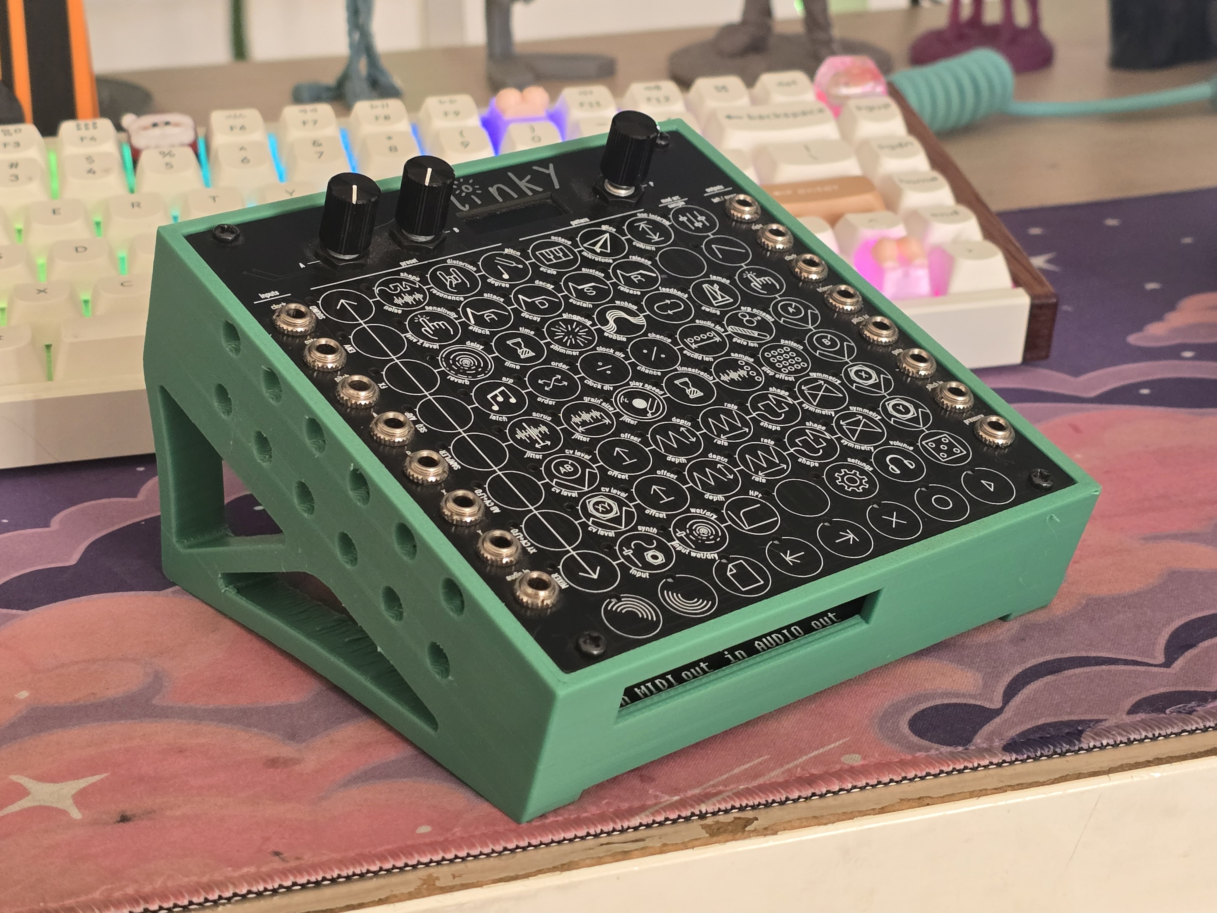 Plinky Synth Stand