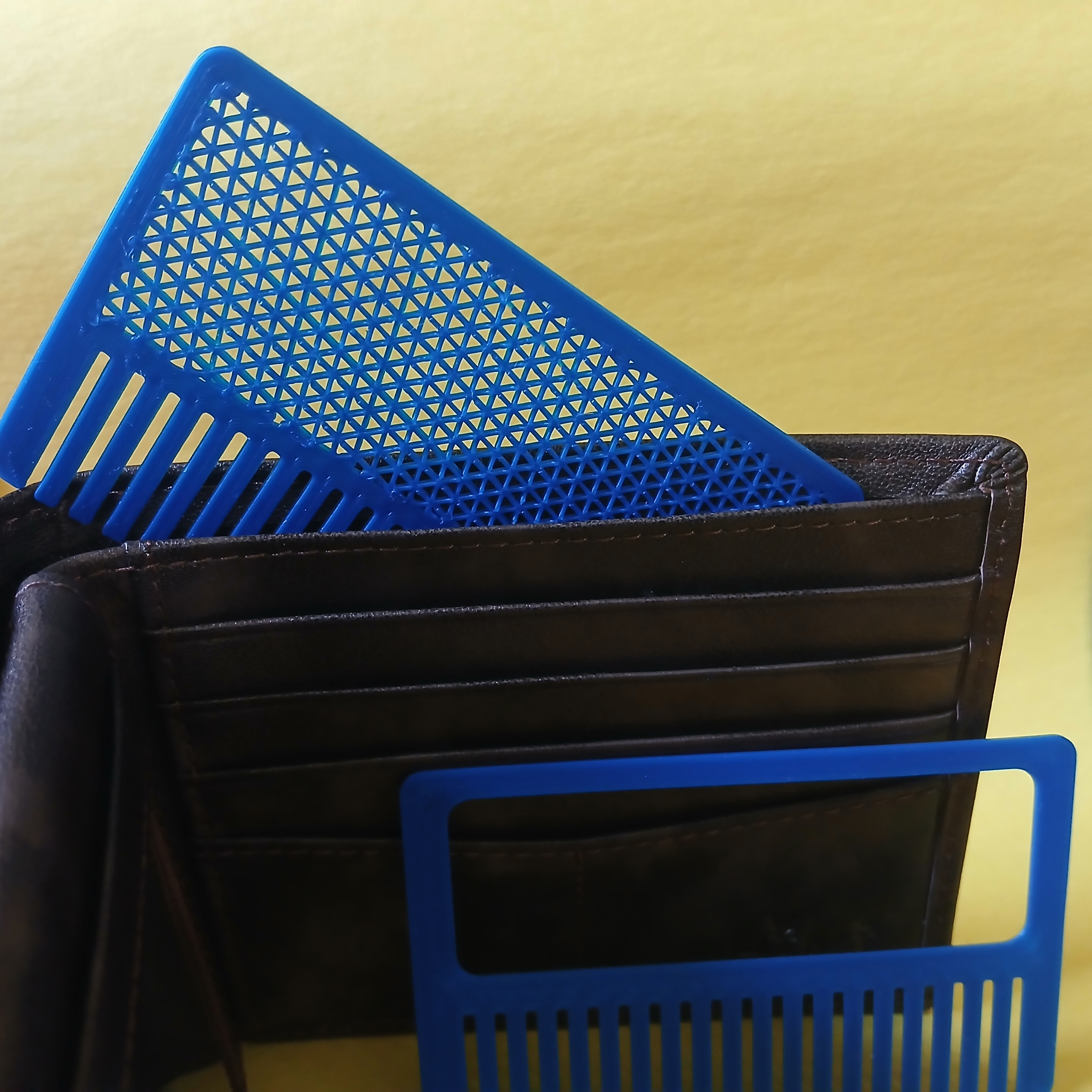 Miniatura 2 do modelo 3D Credit Card Comb